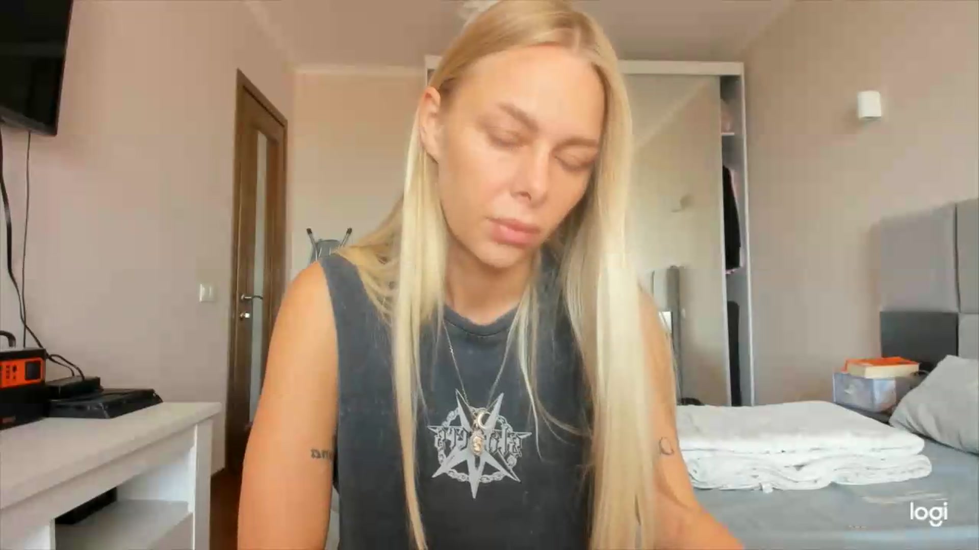 Gallery image thumbnail from Librarys_bb's myfreecams stream on, 08/13/2026, 10:46 image 9 of 20