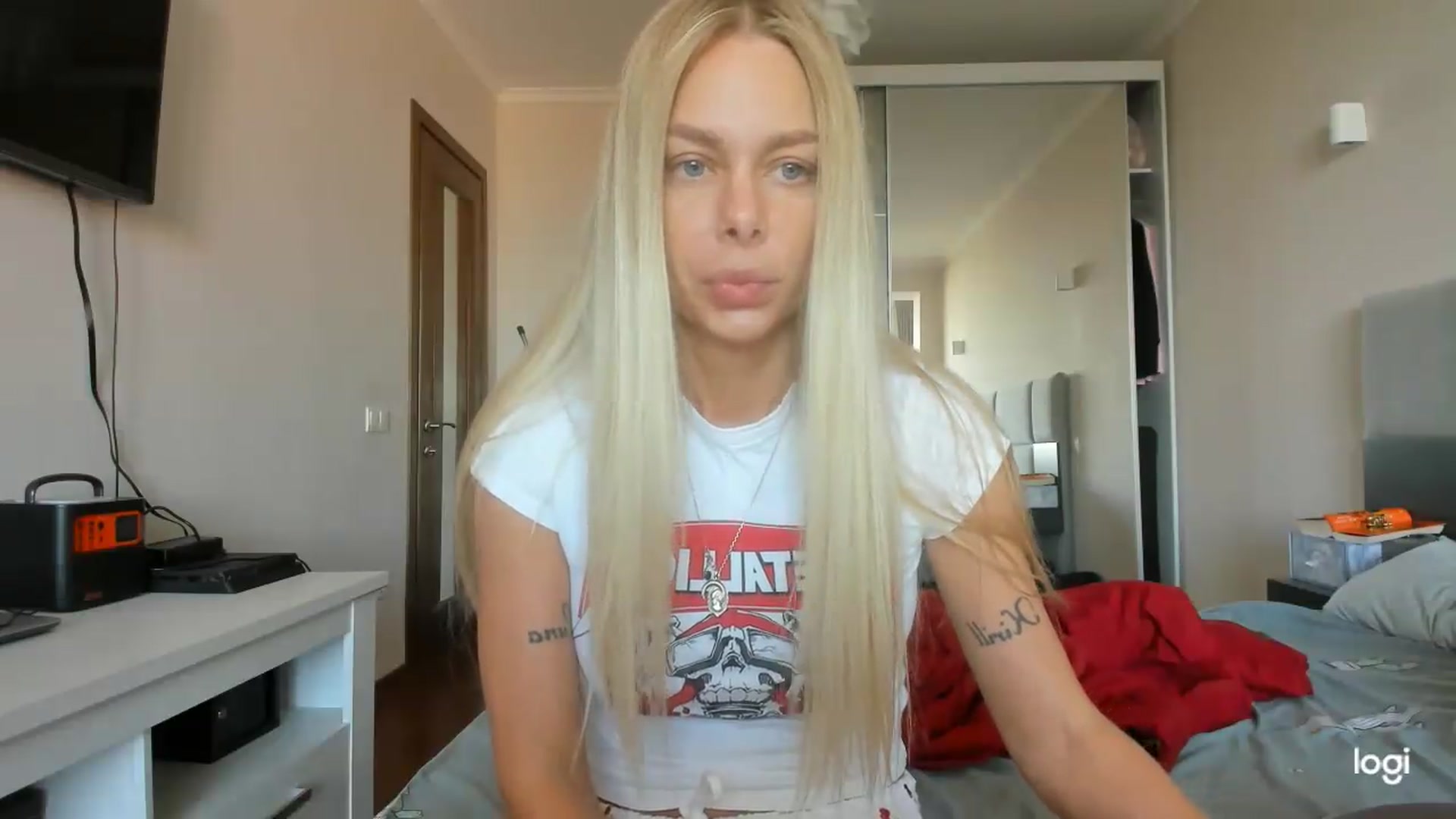 Gallery image thumbnail from Librarys_bb's myfreecams stream on, 08/14/2026, 06:03 image 9 of 20