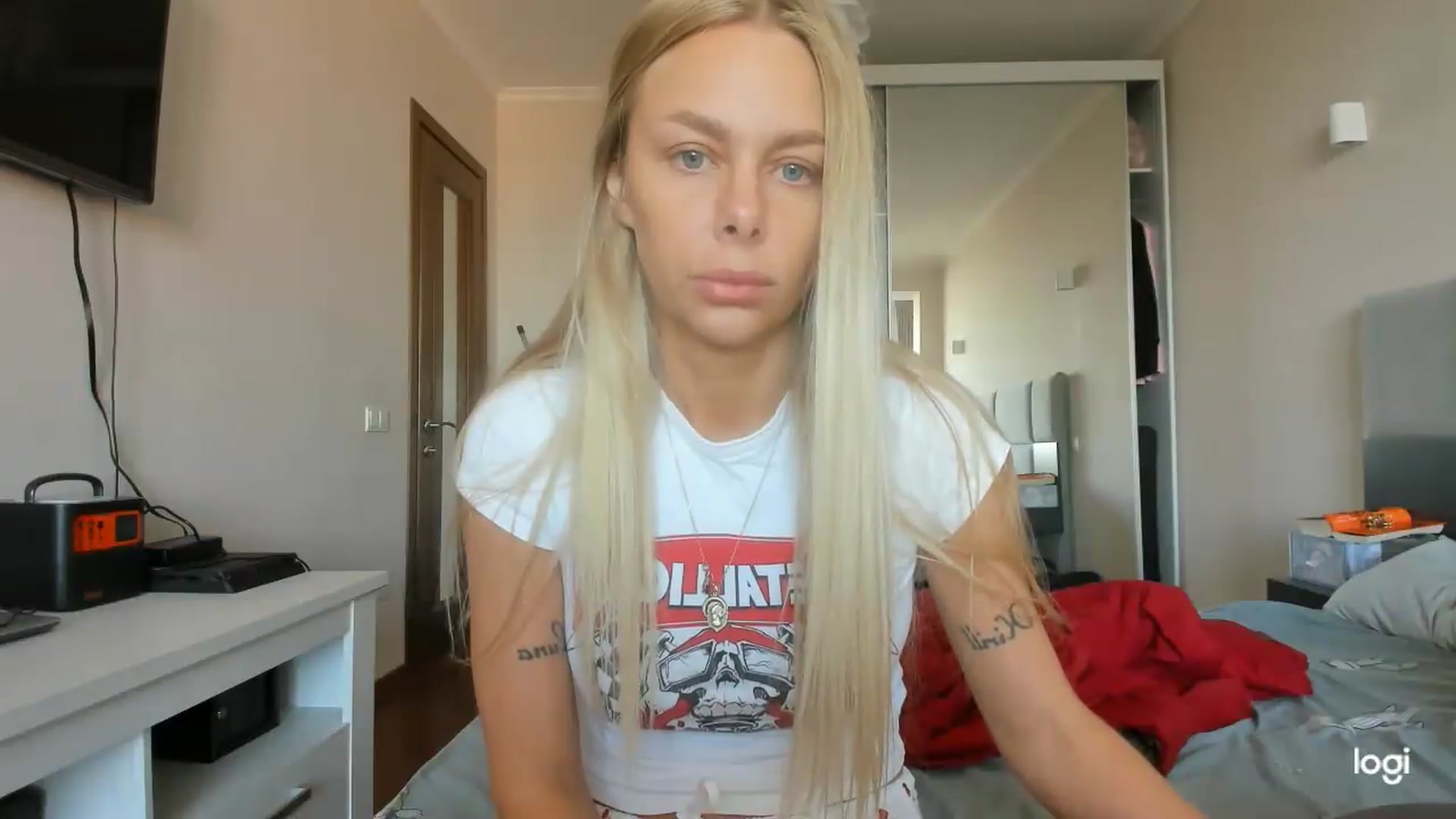 Gallery image thumbnail from Librarys_bb's myfreecams stream on, 08/14/2026, 06:03 image 15 of 20