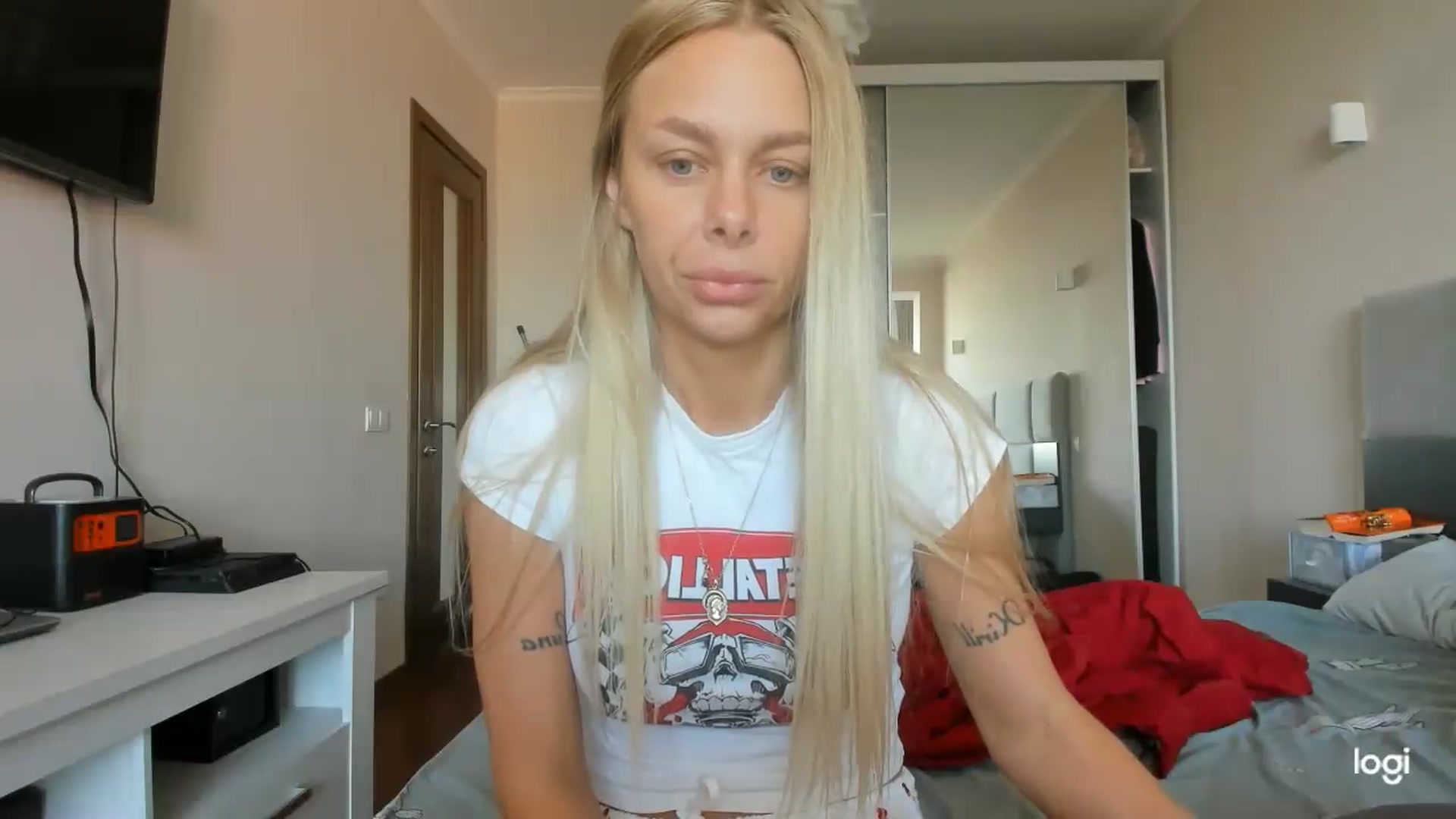 Gallery image thumbnail from Librarys_bb's myfreecams stream on, 08/14/2026, 06:03 image 14 of 20