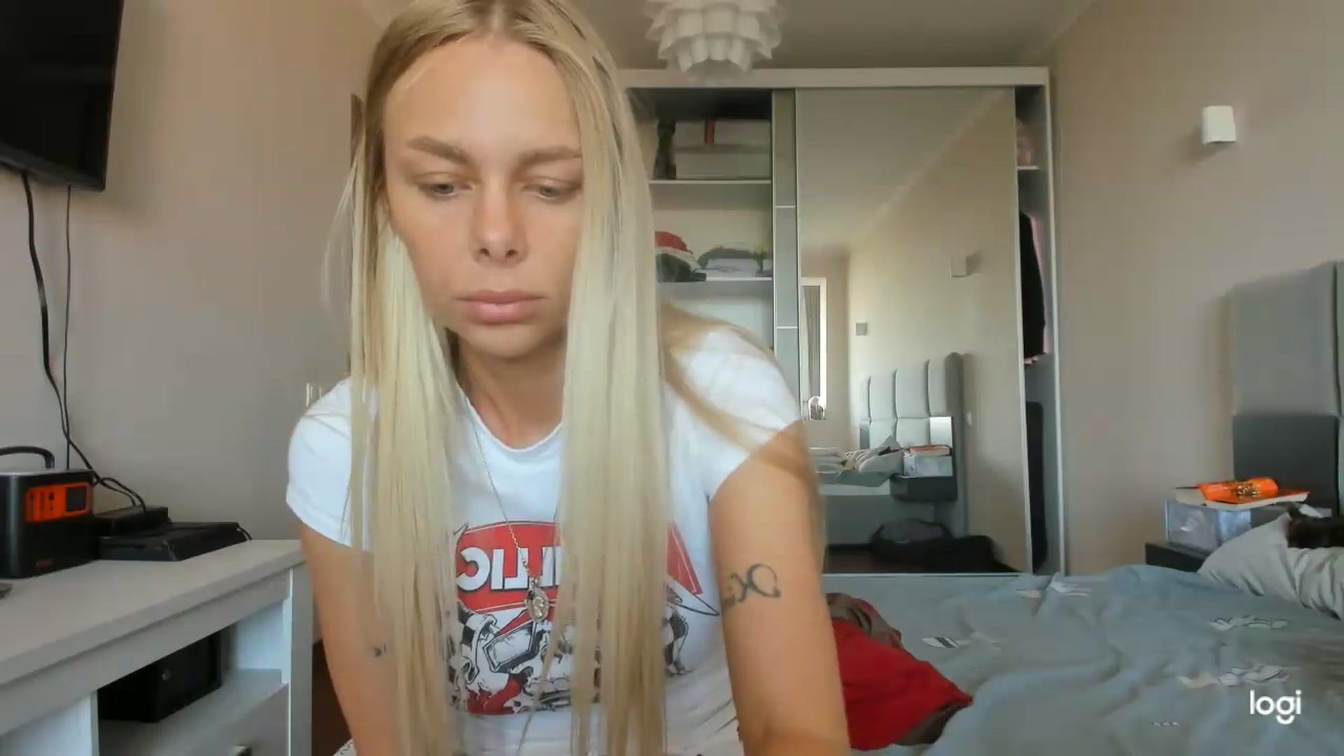 Gallery image thumbnail from Librarys_bb's myfreecams stream on, 08/14/2026, 06:37 image 13 of 20