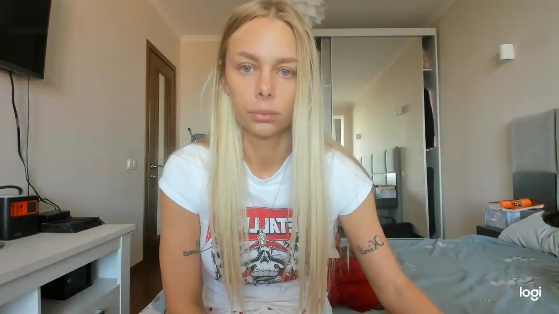 Gallery image thumbnail from Librarys_bb's myfreecams stream on, 08/14/2026, 06:37 image 9 of 20