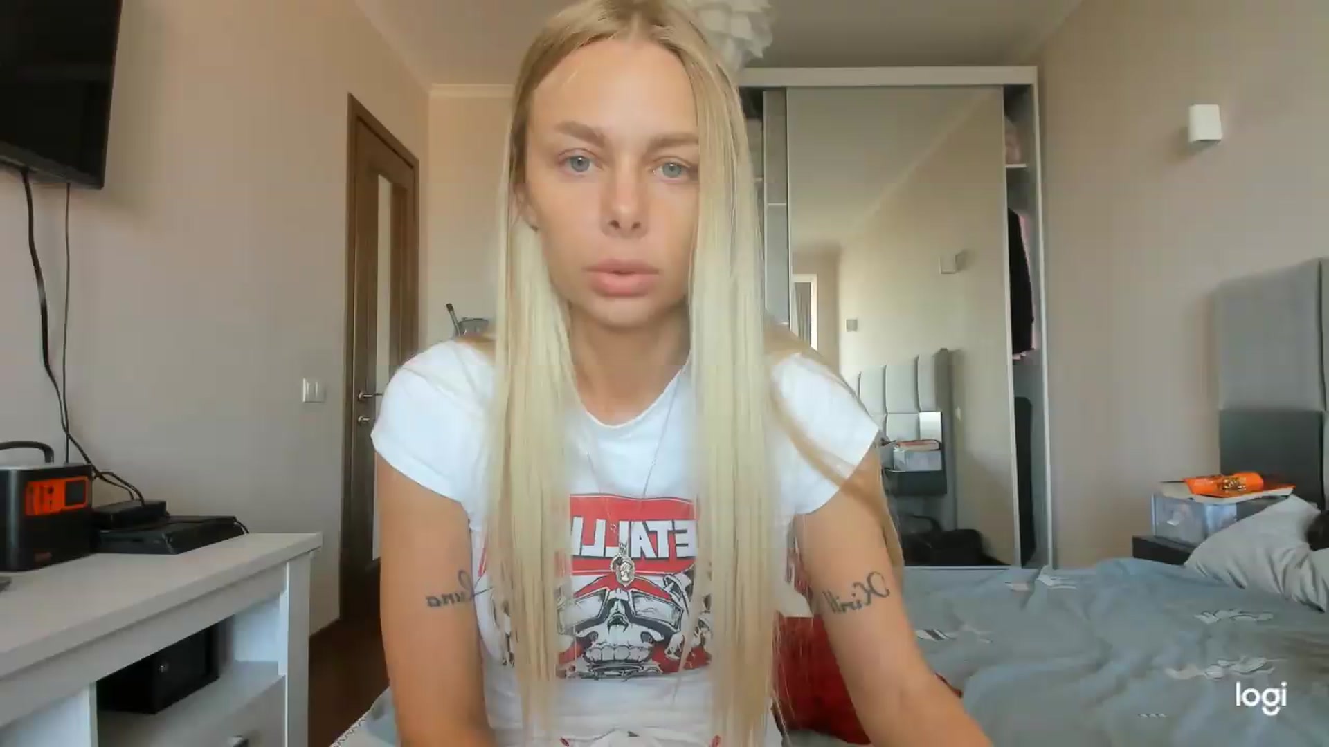 Gallery image thumbnail from Librarys_bb's myfreecams stream on, 08/14/2026, 06:37 image 17 of 20