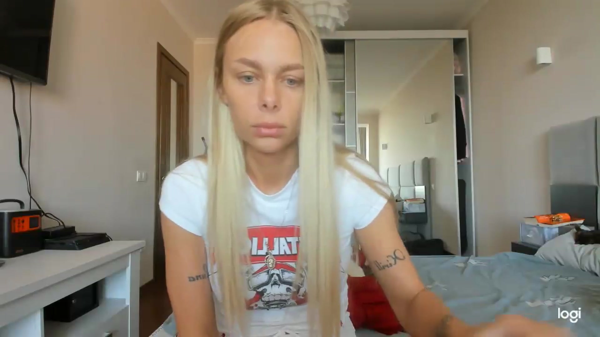Gallery image thumbnail from Librarys_bb's myfreecams stream on, 08/14/2026, 06:37 image 12 of 20
