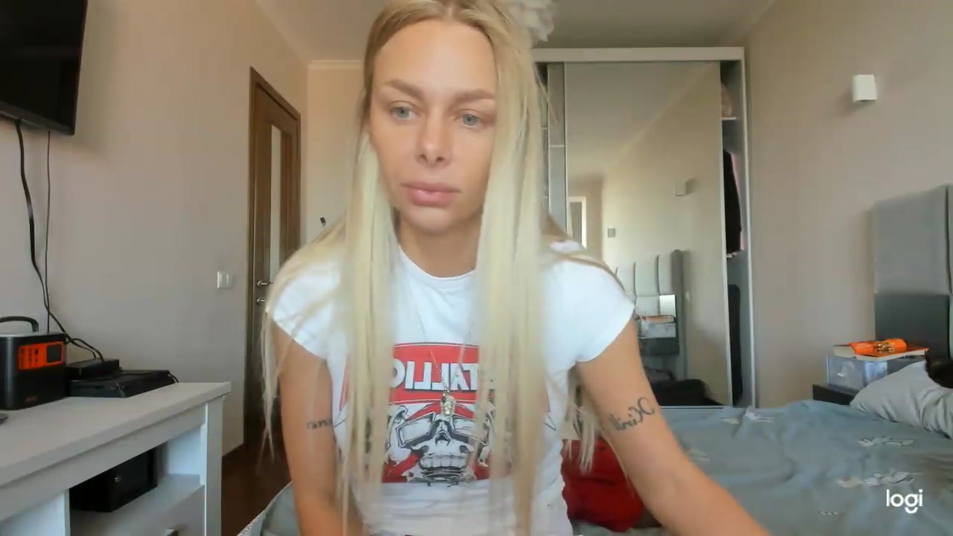 Gallery image thumbnail from Librarys_bb's myfreecams stream on, 08/14/2026, 06:37 image 3 of 20