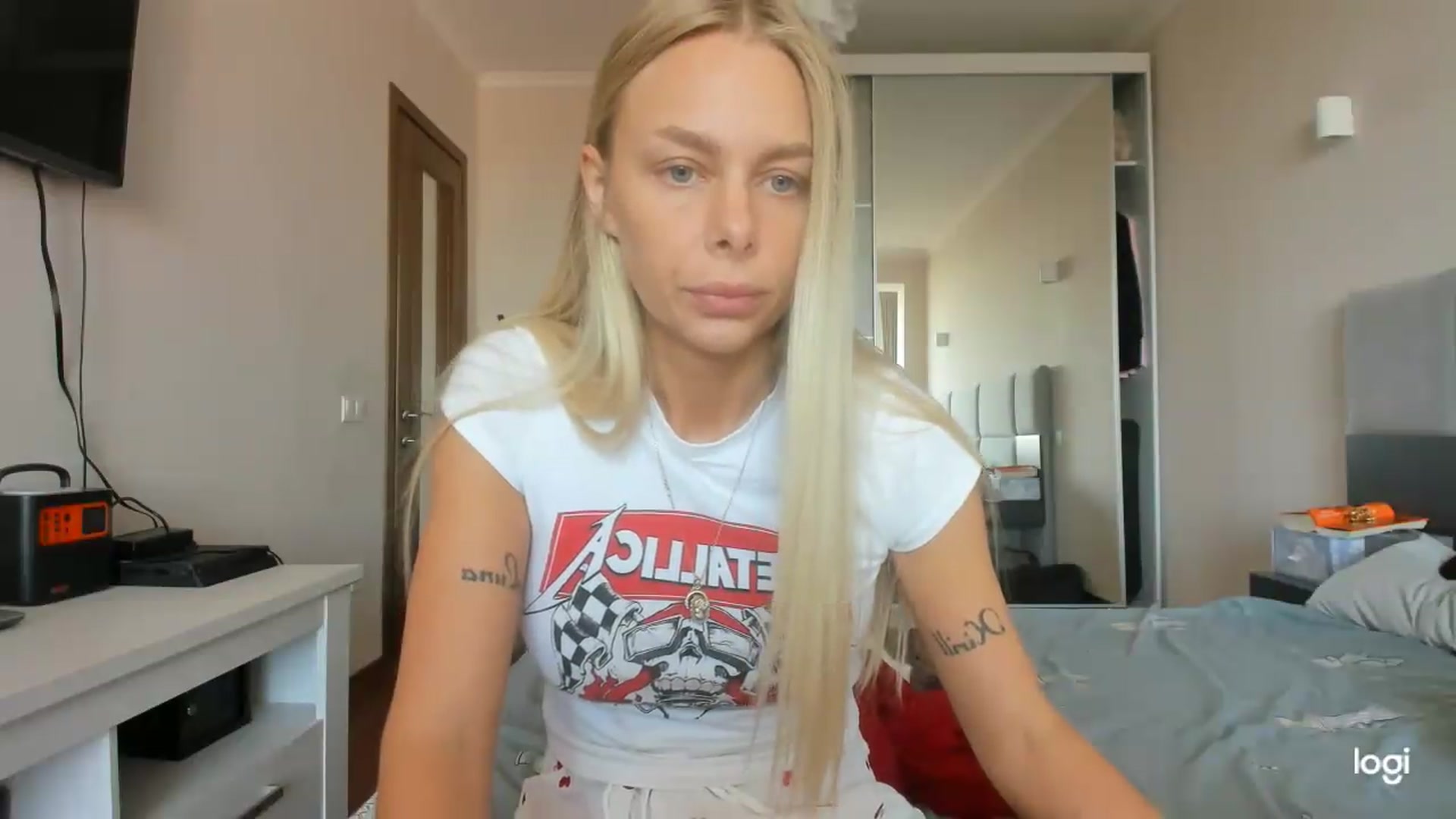 Gallery image thumbnail from Librarys_bb's myfreecams stream on, 08/14/2026, 07:37 image 17 of 20