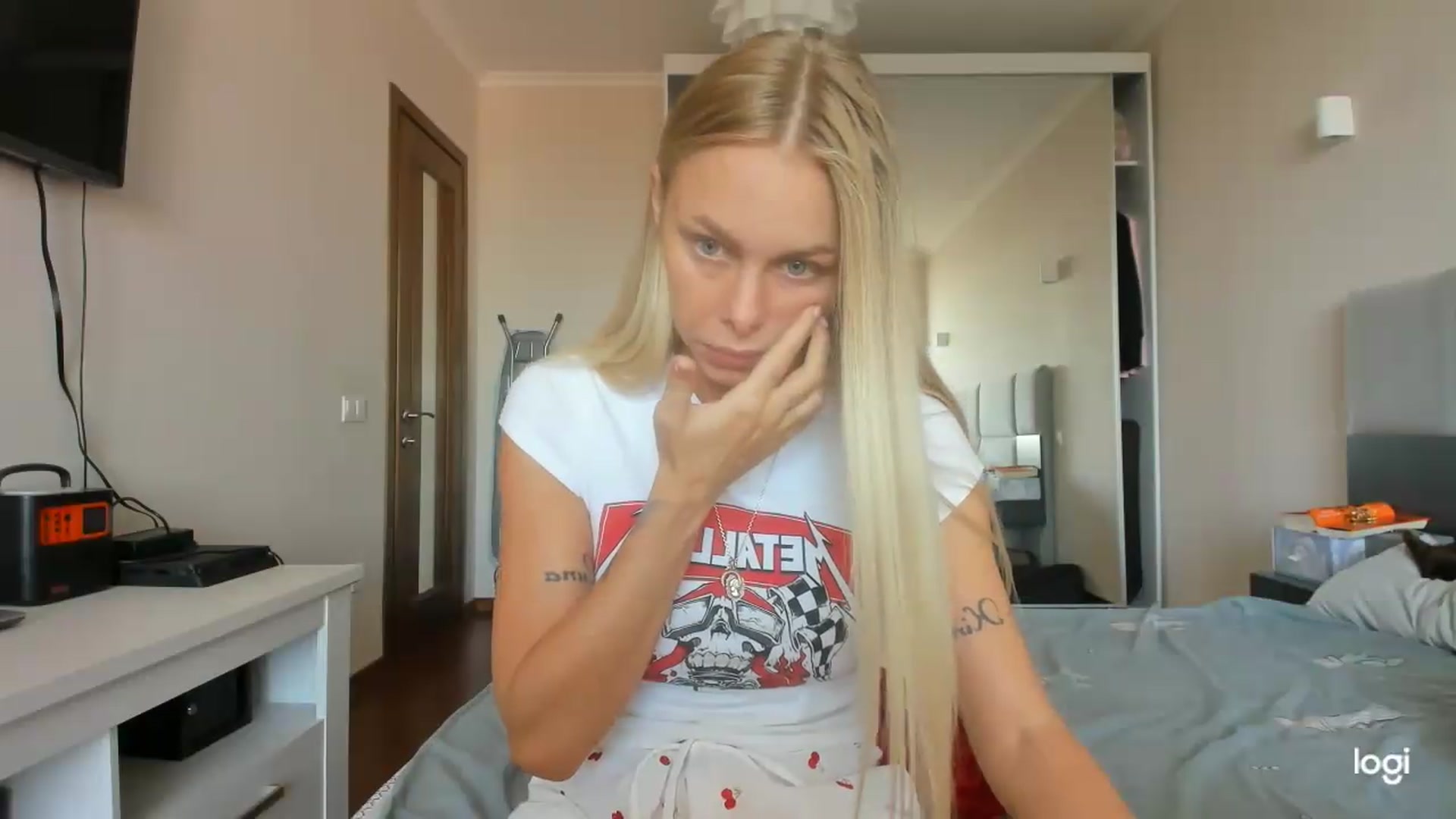 Gallery image thumbnail from Librarys_bb's myfreecams stream on, 08/14/2026, 07:37 image 14 of 20