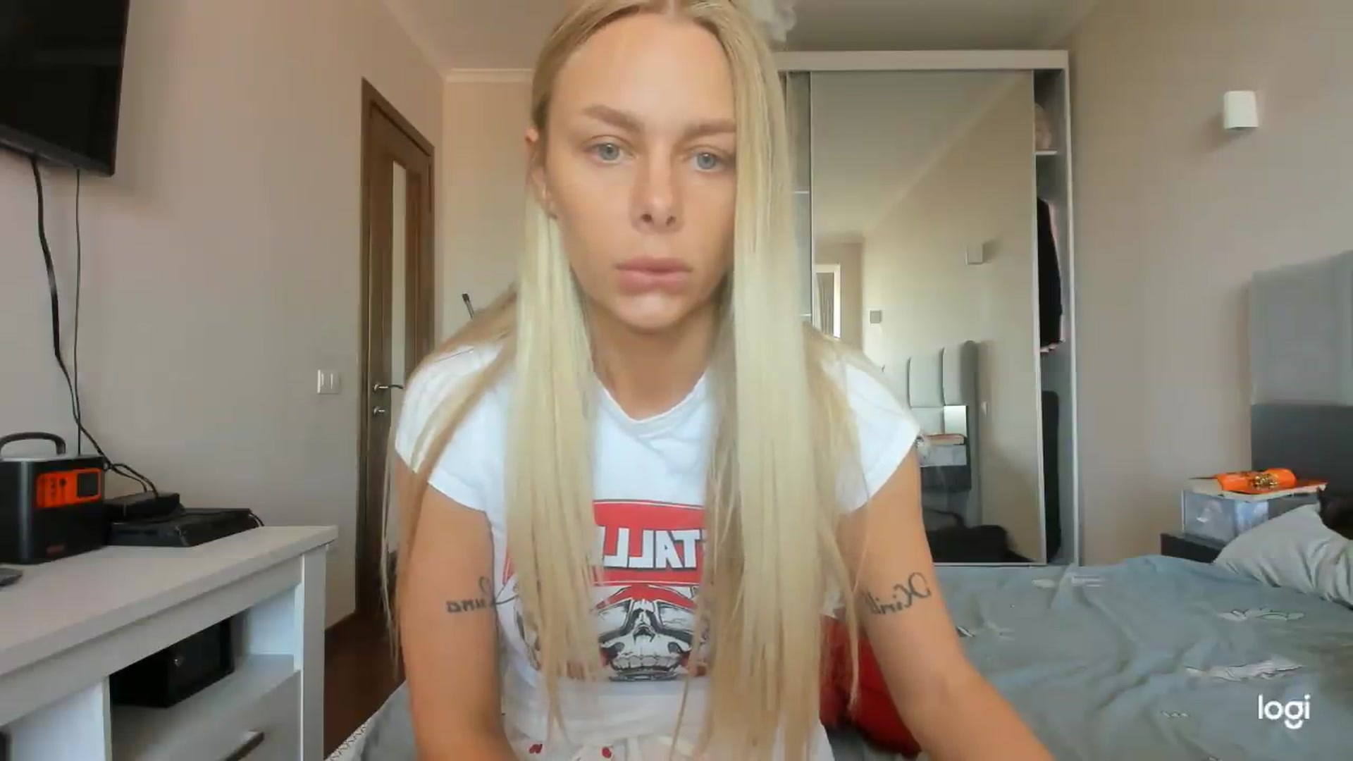 Gallery image thumbnail from Librarys_bb's myfreecams stream on, 08/14/2026, 07:37 image 4 of 20