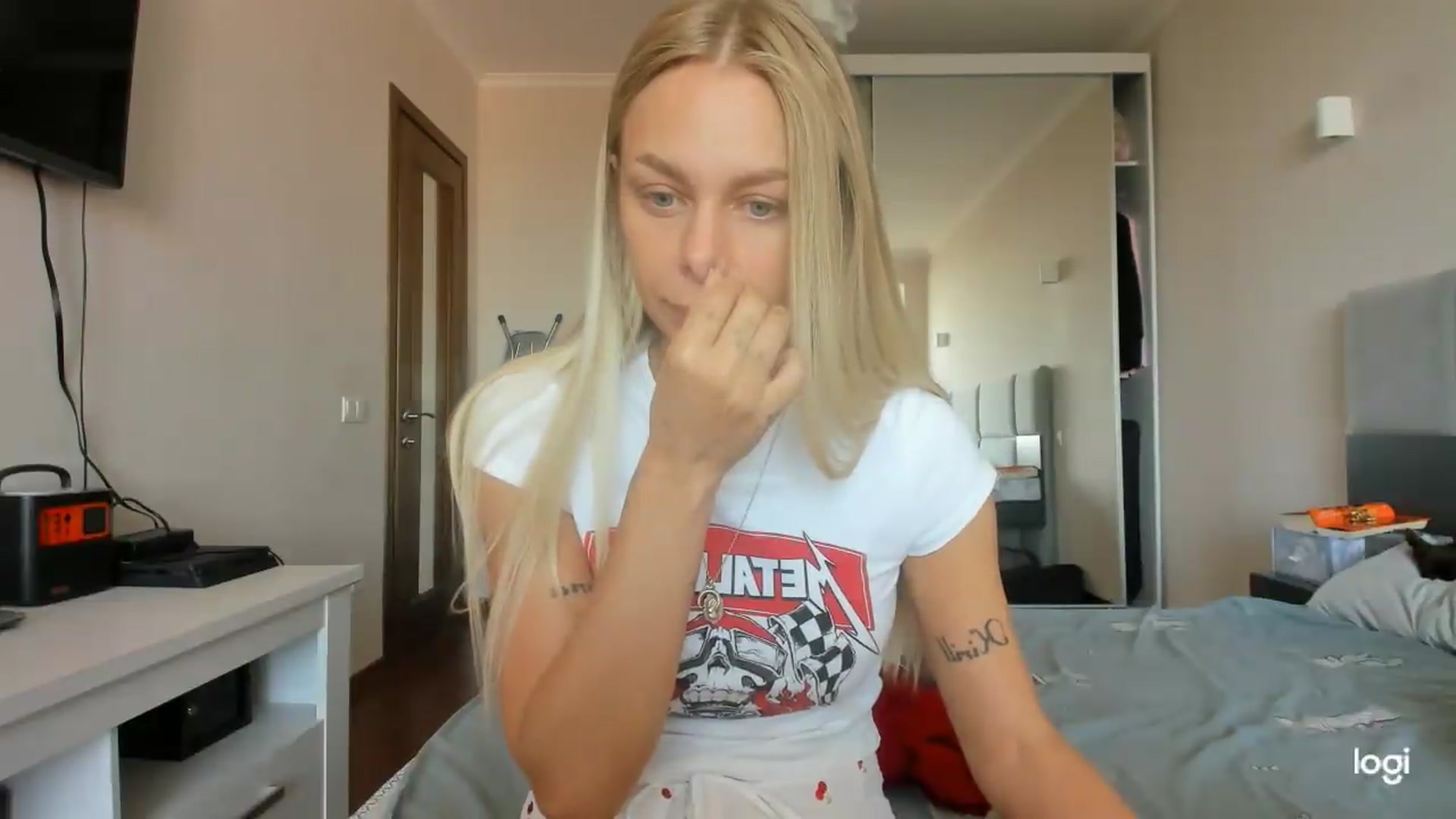 Gallery image thumbnail from Librarys_bb's myfreecams stream on, 08/14/2026, 07:37 image 8 of 20
