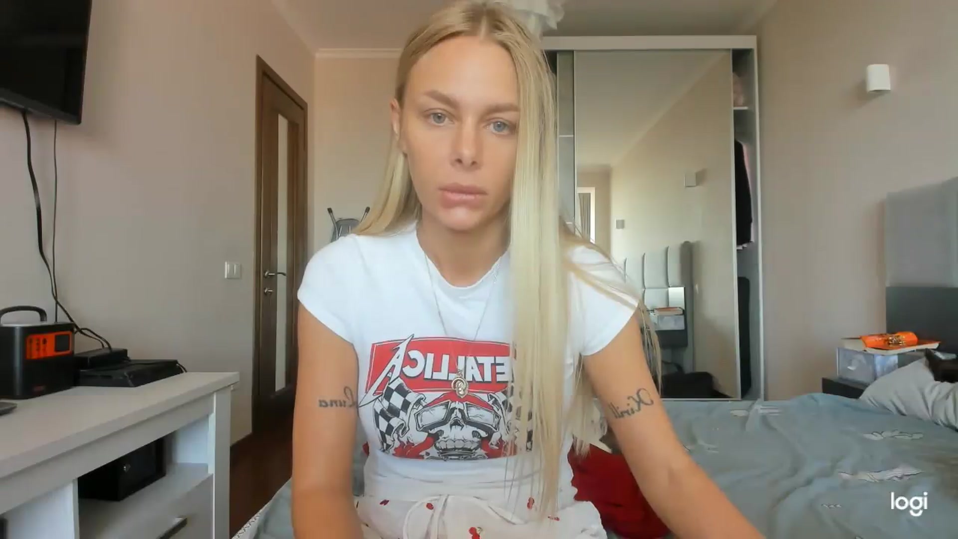 Gallery image thumbnail from Librarys_bb's myfreecams stream on, 08/14/2026, 07:37 image 13 of 20