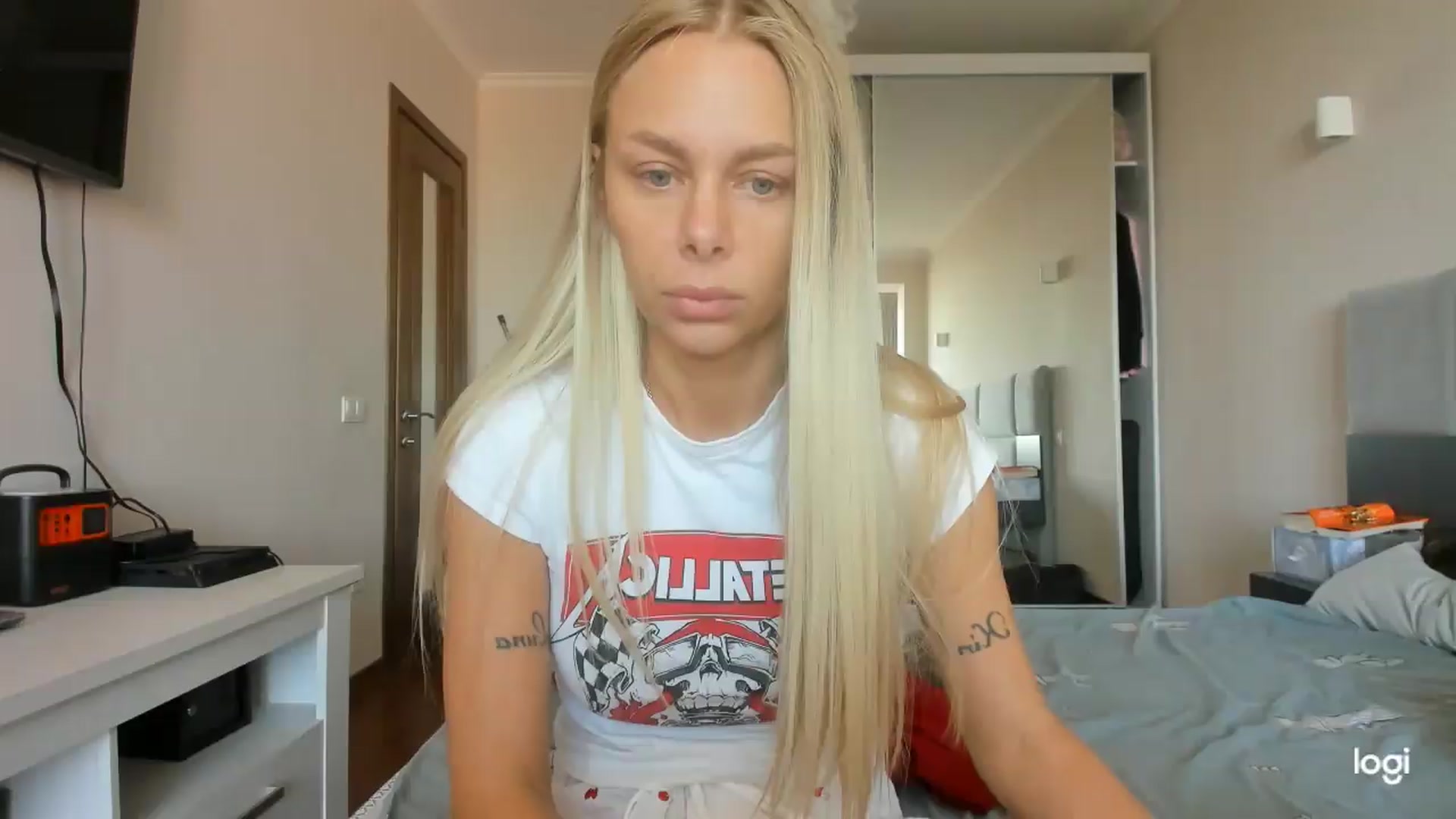 Gallery image thumbnail from Librarys_bb's myfreecams stream on, 08/14/2026, 07:37 image 1 of 20