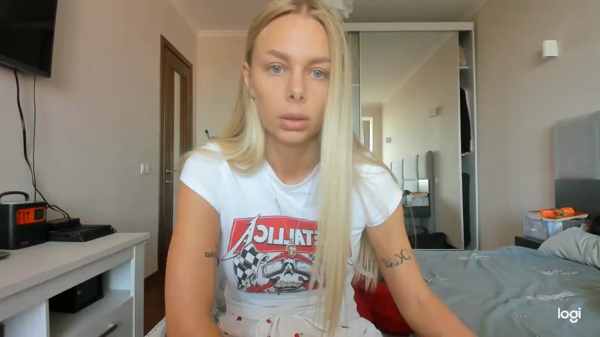 Gallery image thumbnail from Librarys_bb's myfreecams stream on, 08/14/2026, 07:37 image 15 of 20