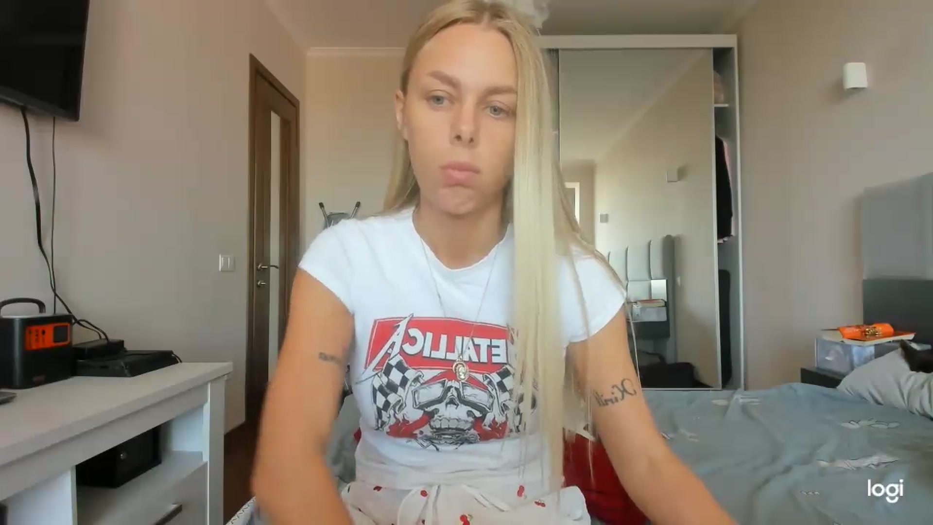 Gallery image thumbnail from Librarys_bb's myfreecams stream on, 08/14/2026, 07:37 image 12 of 20