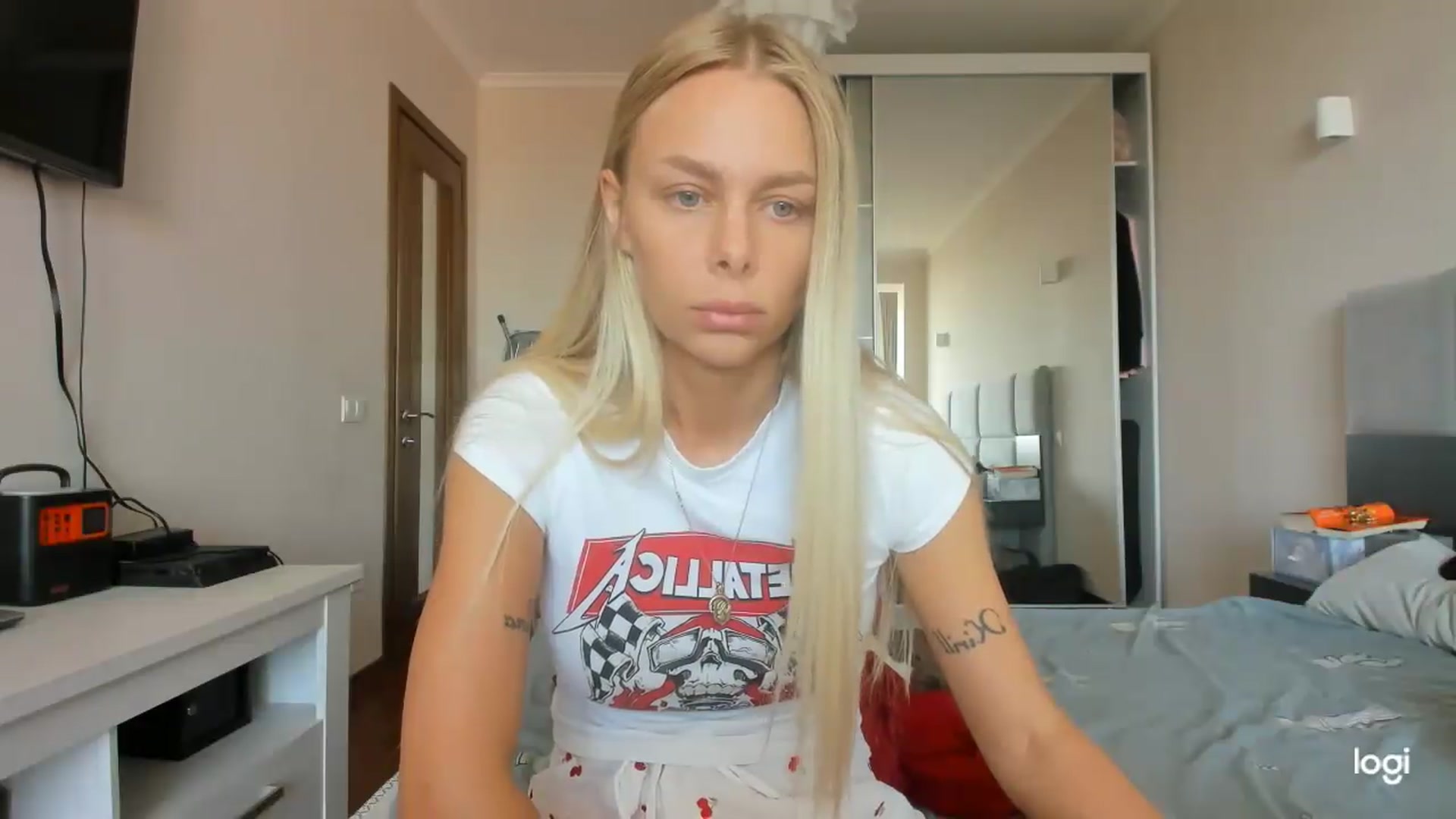 Gallery image thumbnail from Librarys_bb's myfreecams stream on, 08/14/2026, 07:37 image 18 of 20