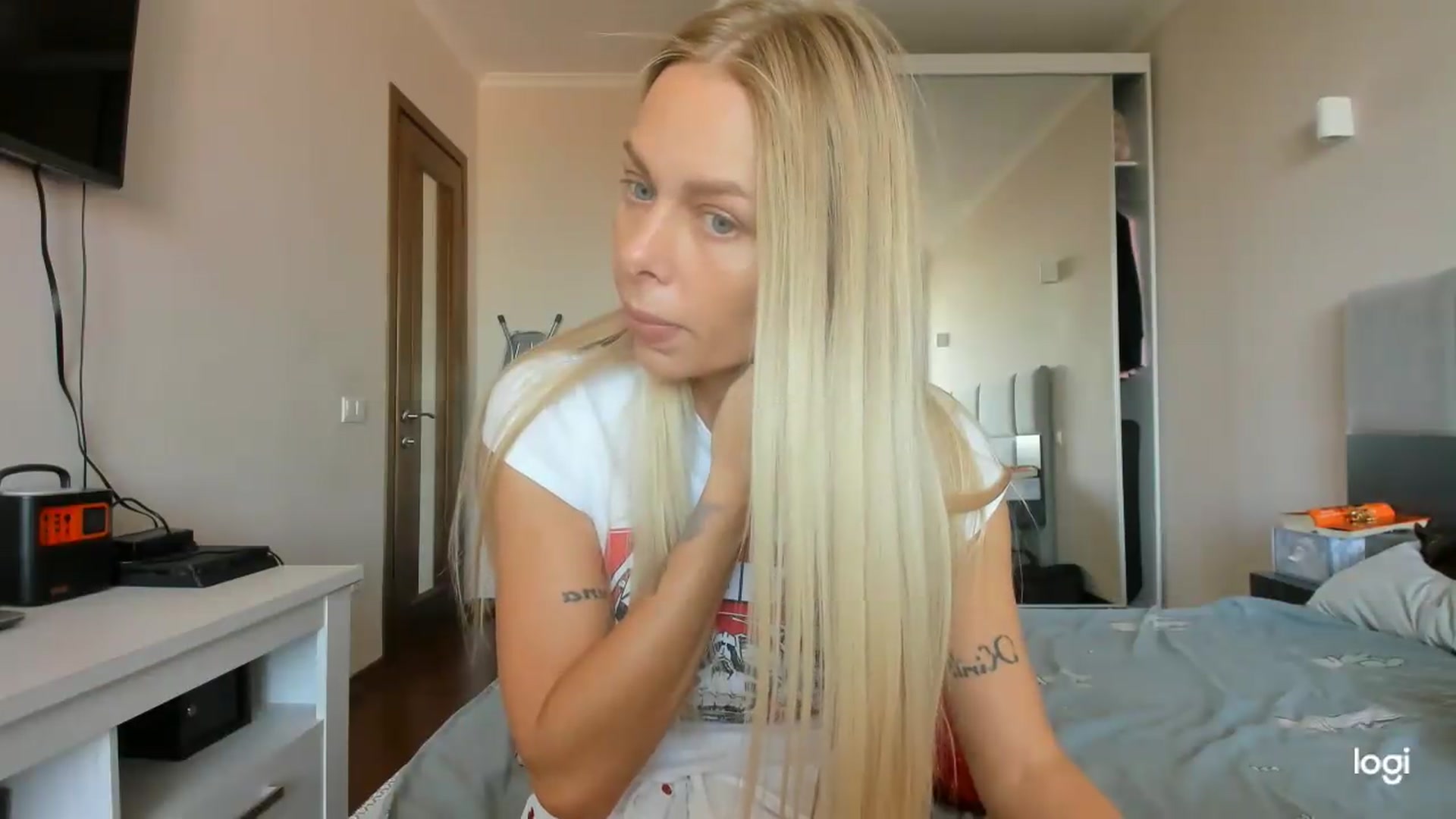 Gallery image thumbnail from Librarys_bb's myfreecams stream on, 08/14/2026, 07:37 image 3 of 20