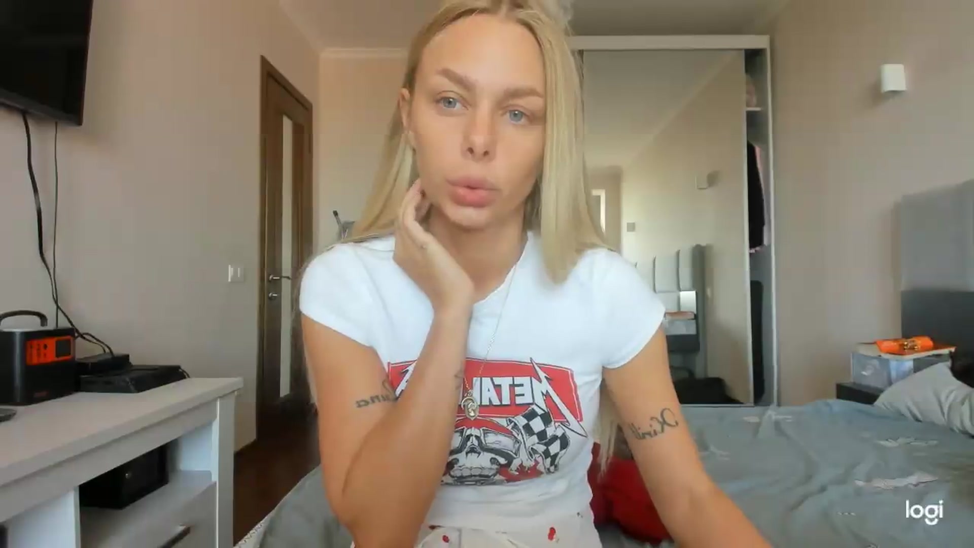 Gallery image thumbnail from Librarys_bb's myfreecams stream on, 08/14/2026, 07:37 image 6 of 20