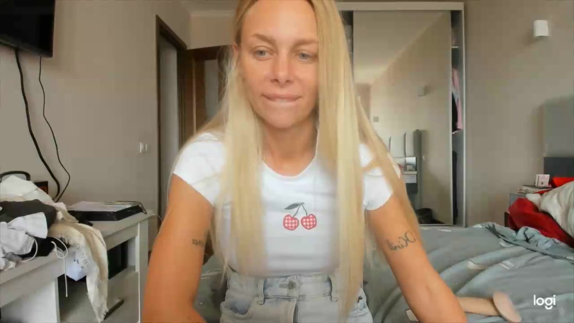 Gallery image thumbnail from Librarys_bb's myfreecams stream on, 09/04/2026, 10:41 image 10 of 20