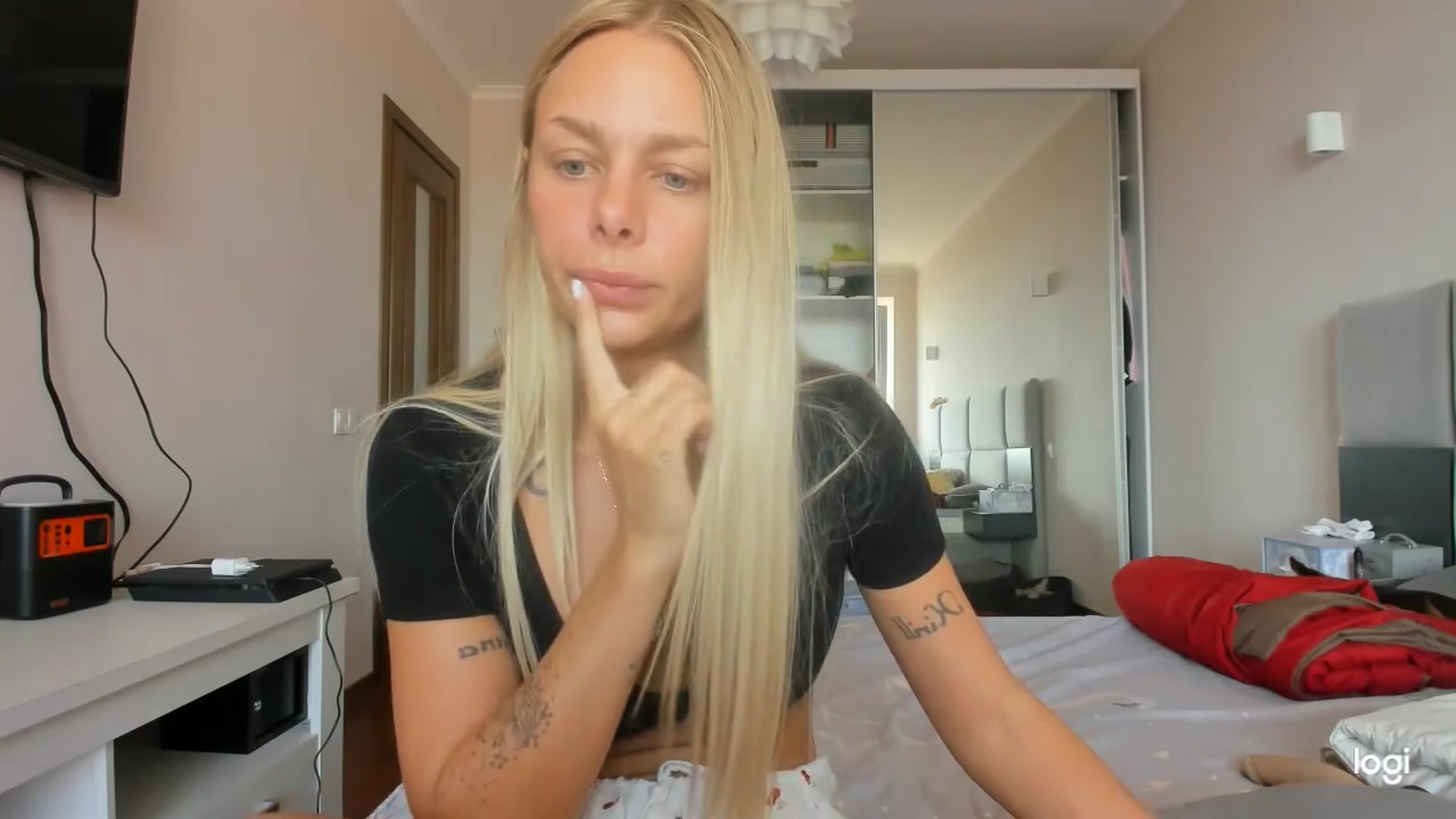 Gallery image thumbnail from Librarys_bb's myfreecams stream on, 09/05/2026, 10:37 image 4 of 20