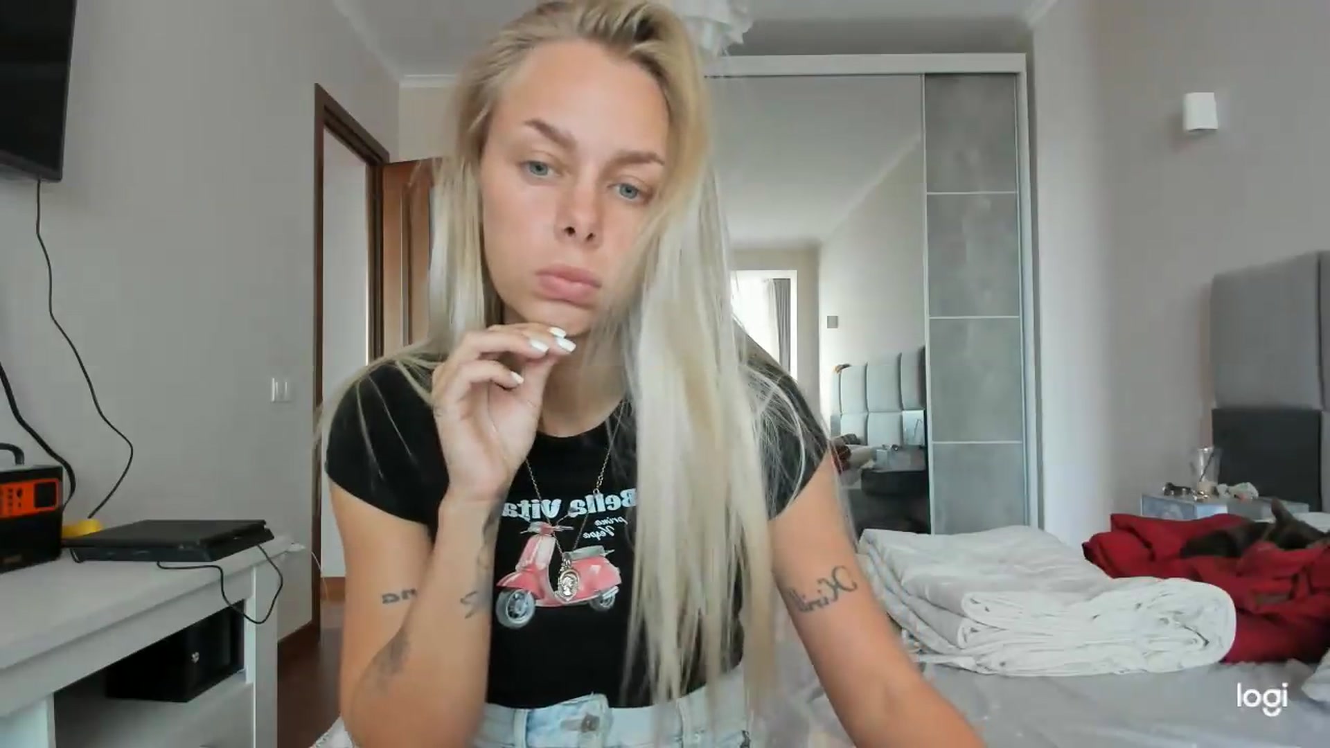 Gallery image thumbnail from Librarys_bb's myfreecams stream on, 09/10/2026, 08:51 image 12 of 20
