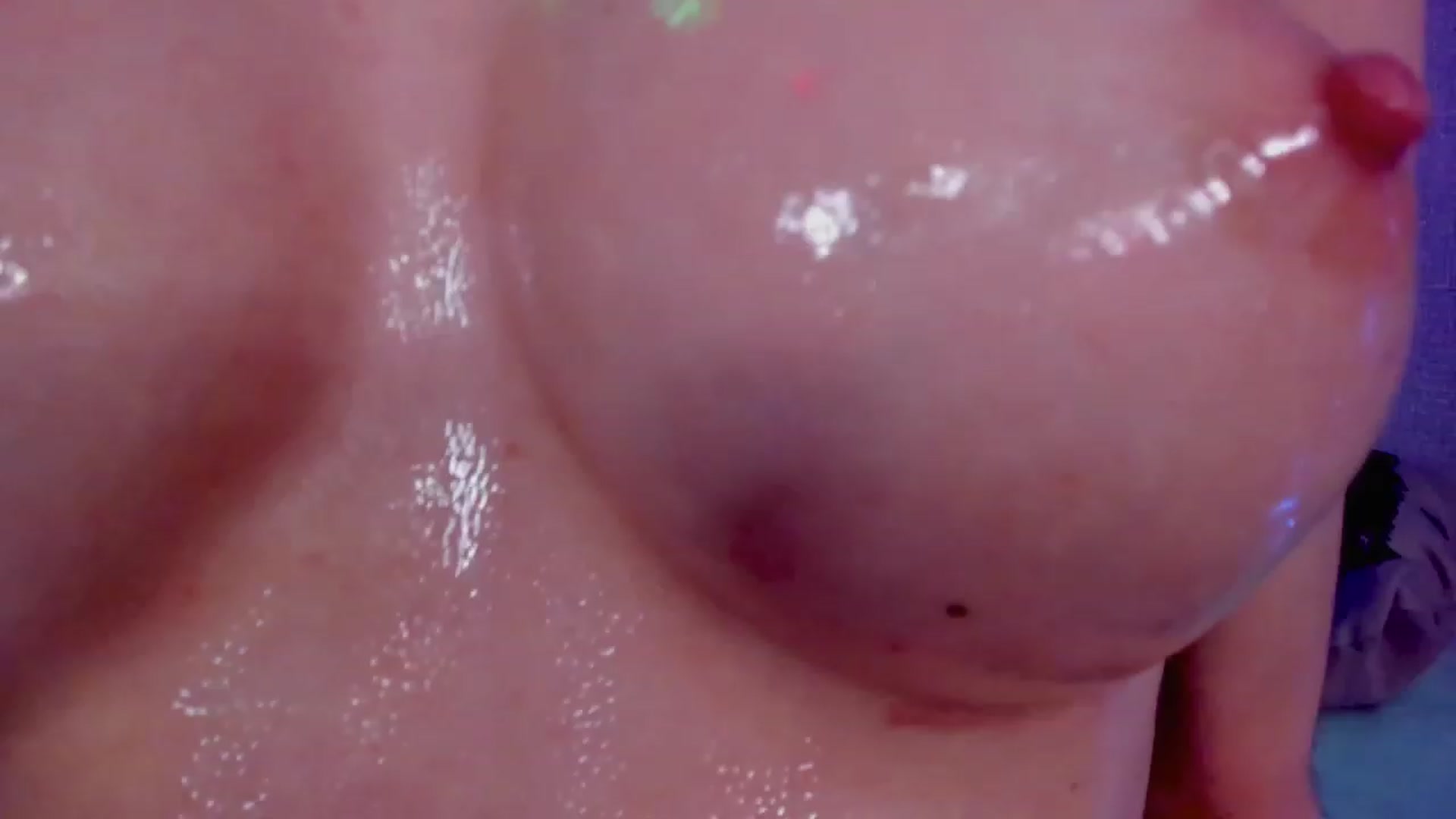 Gallery image thumbnail from LickLizz's myfreecams stream on, 01/02/2023, 09:29 image 7 of 20