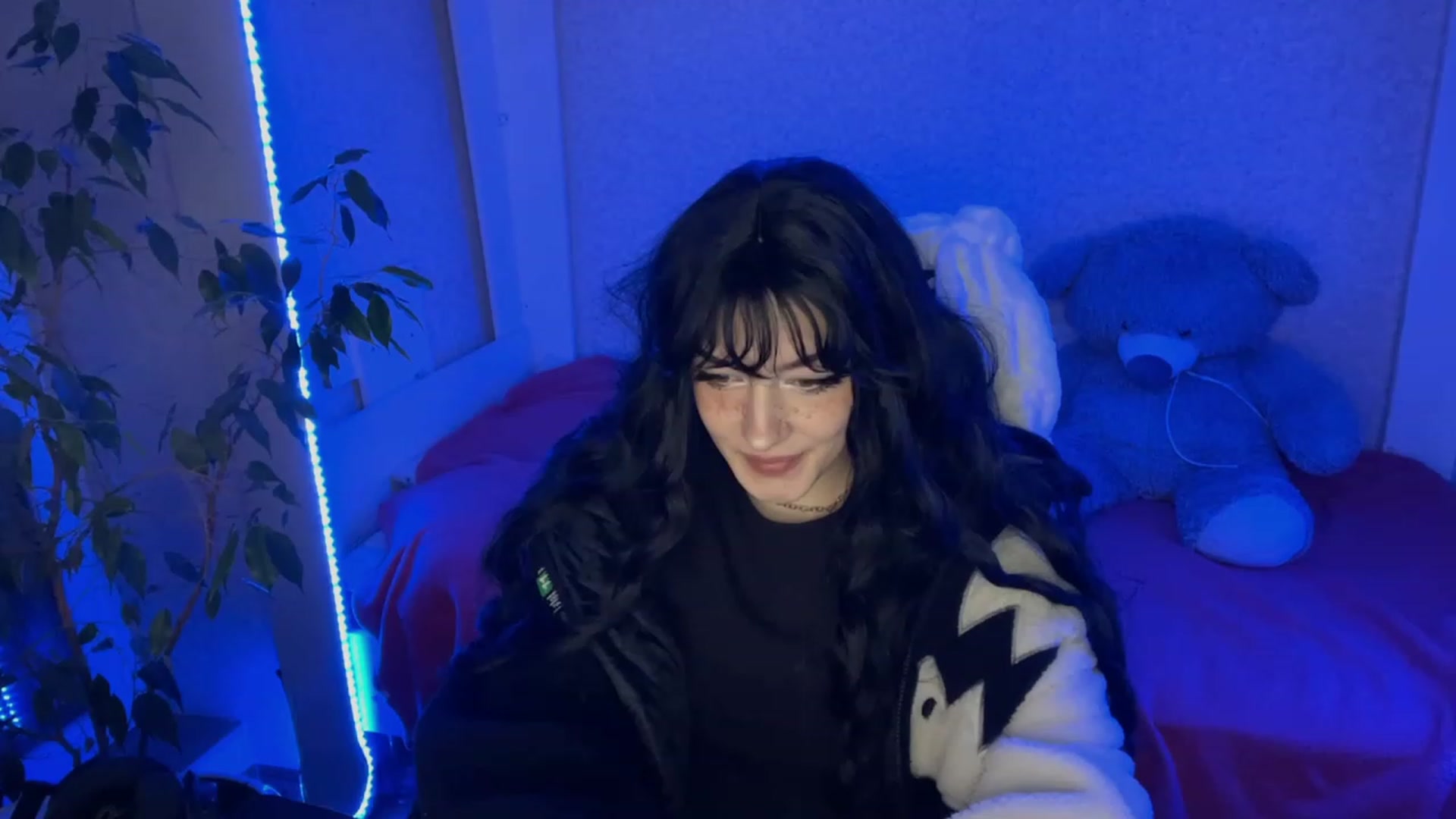 Gallery image thumbnail from Licorice_Alia's myfreecams stream on, 02/05/2023, 22:25 image 16 of 20