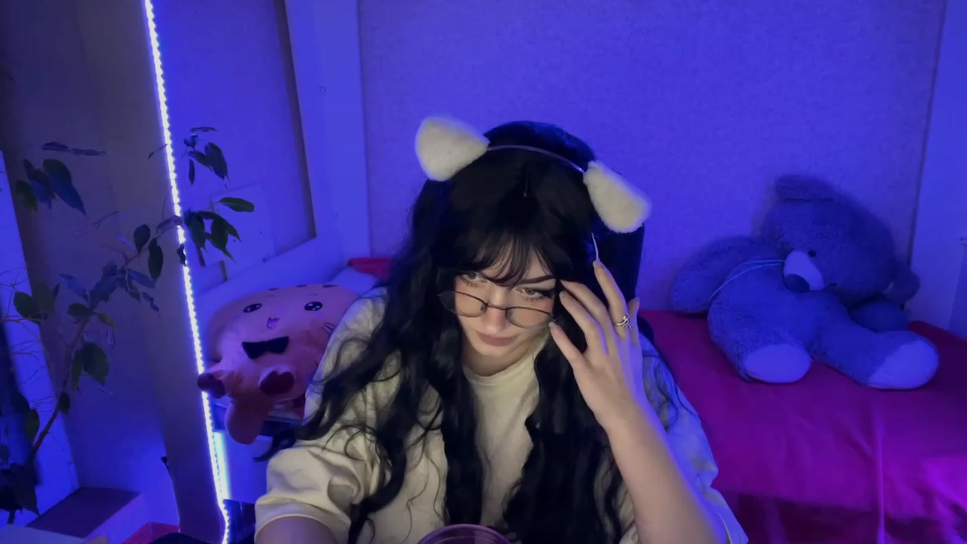 Gallery image thumbnail from Licorice_Alia's myfreecams stream on, 02/15/2023, 01:37 image 8 of 20