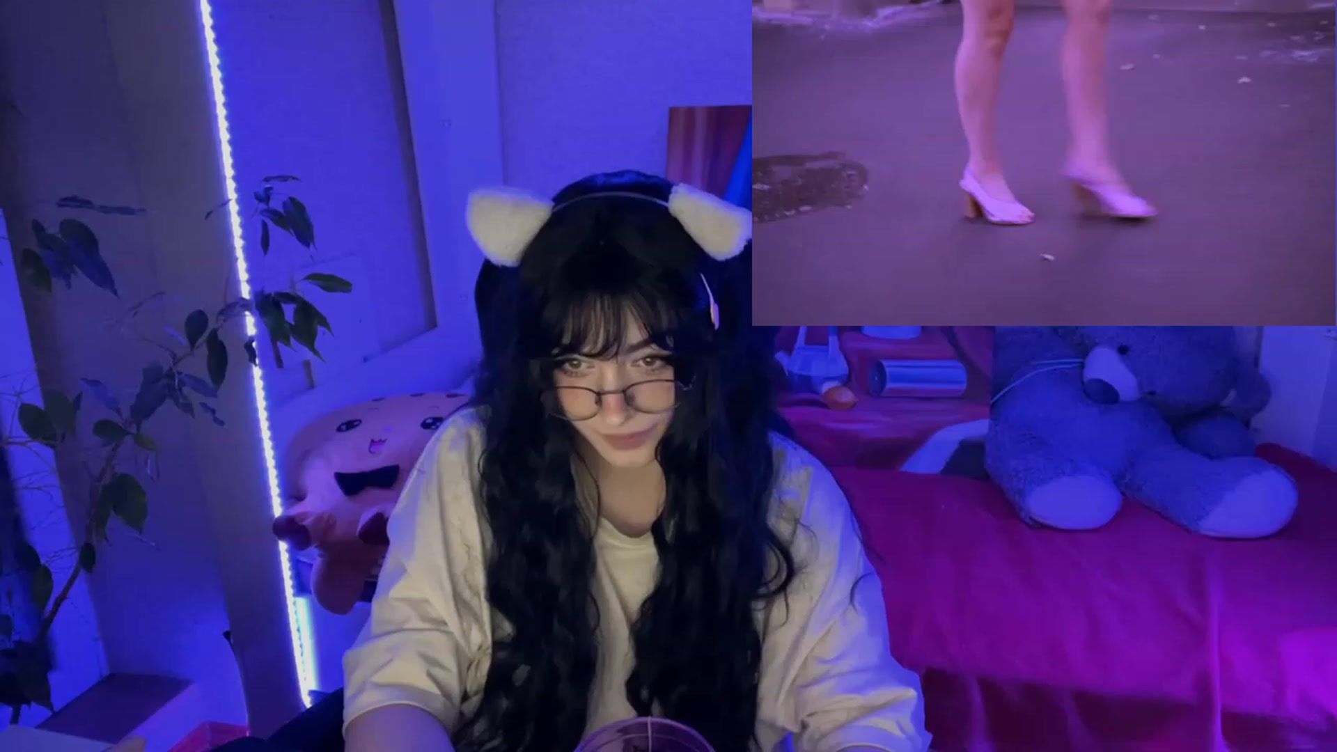 Gallery image thumbnail from Licorice_Alia's myfreecams stream on, 02/15/2023, 03:03 image 3 of 20