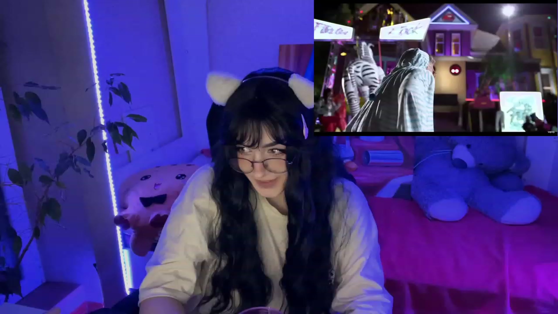 Gallery image thumbnail from Licorice_Alia's myfreecams stream on, 02/15/2023, 03:03 image 9 of 20