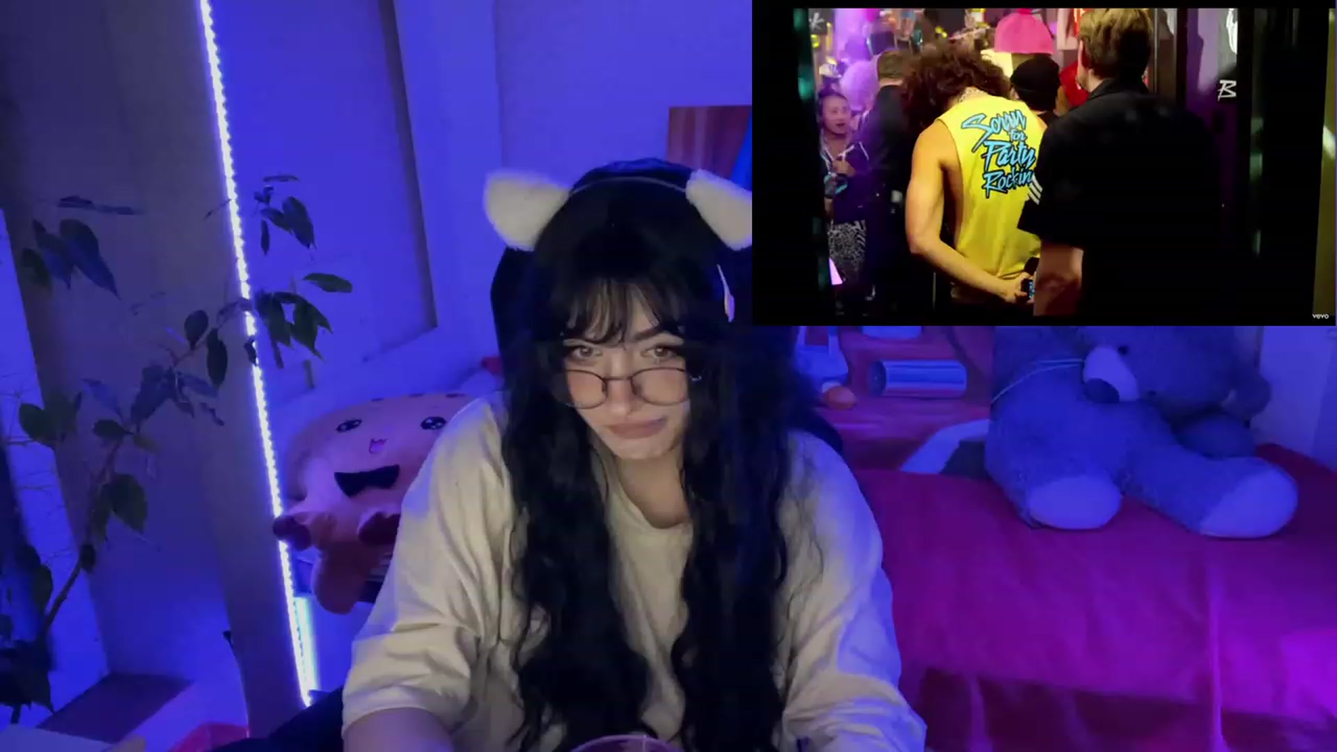 Gallery image thumbnail from Licorice_Alia's myfreecams stream on, 02/15/2023, 03:03 image 10 of 20