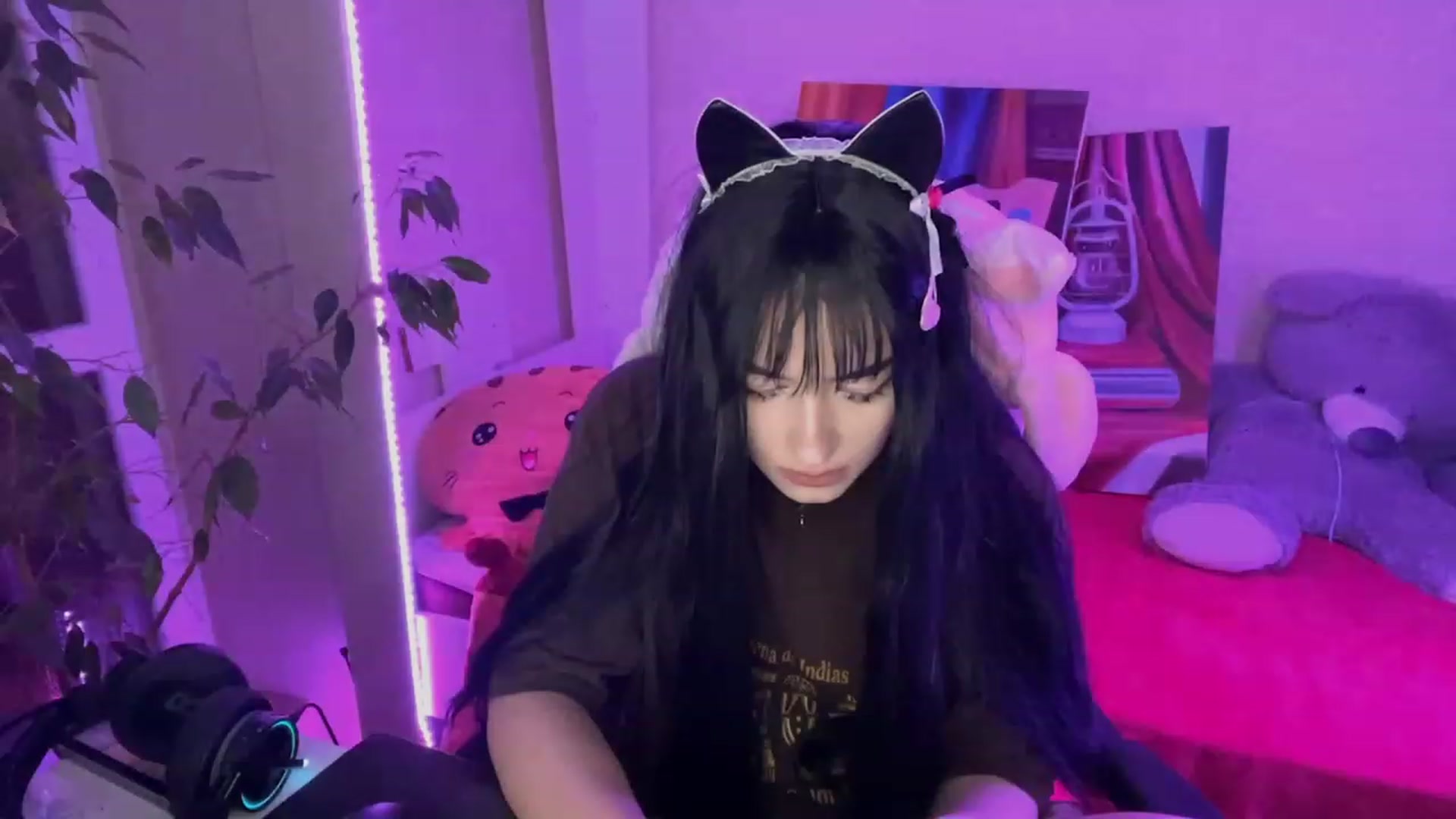Gallery image thumbnail from Licorice_Alia's myfreecams stream on, 02/20/2023, 24:05 image 6 of 20