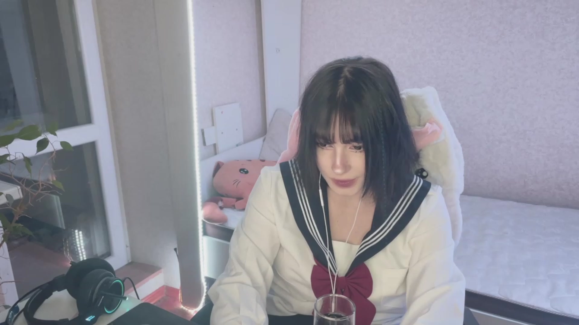 Gallery image thumbnail from Licorice_Alia's myfreecams stream on, 03/17/2023, 24:03 image 13 of 20