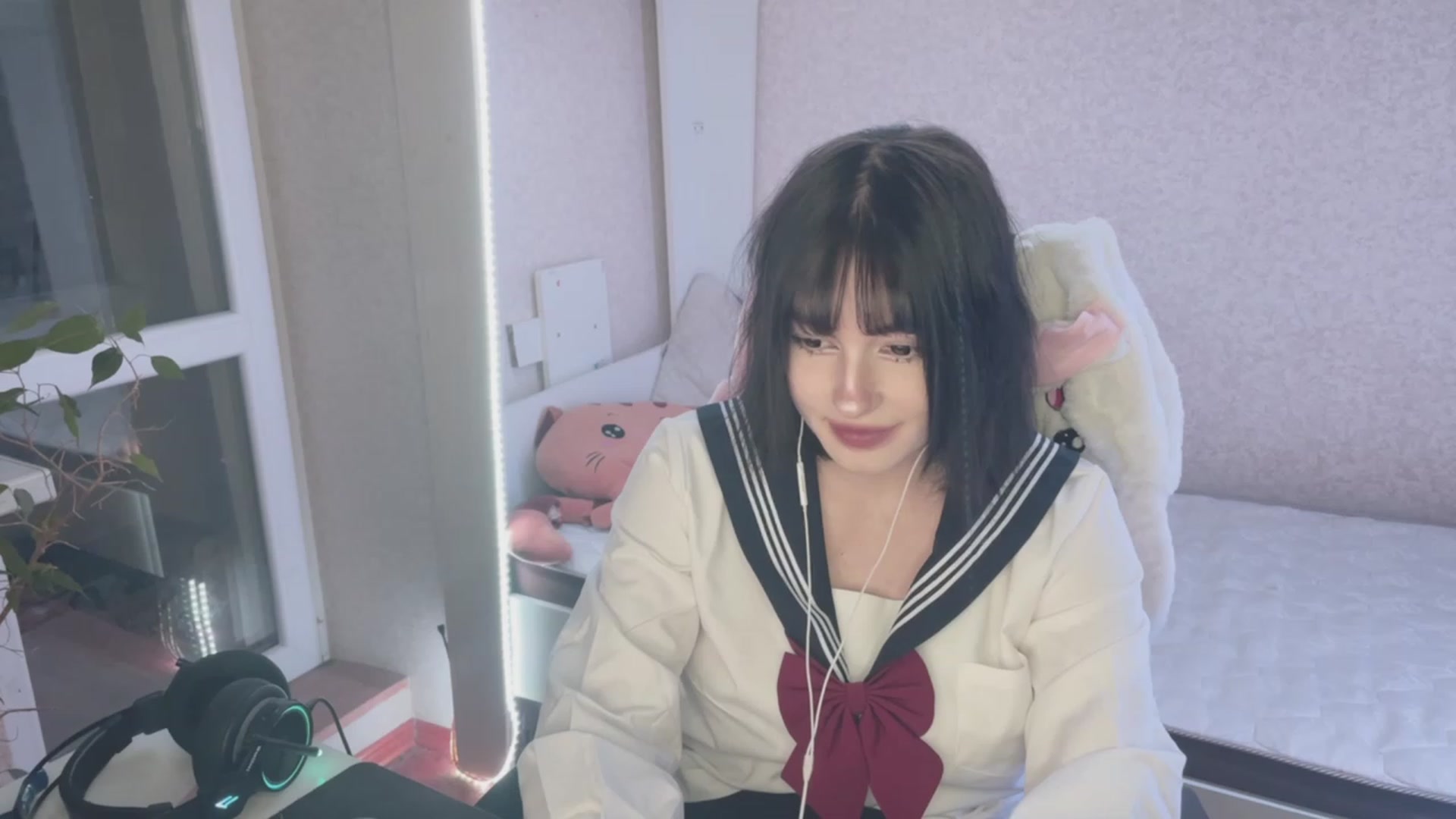 Gallery image thumbnail from Licorice_Alia's myfreecams stream on, 03/17/2023, 24:03 image 6 of 20