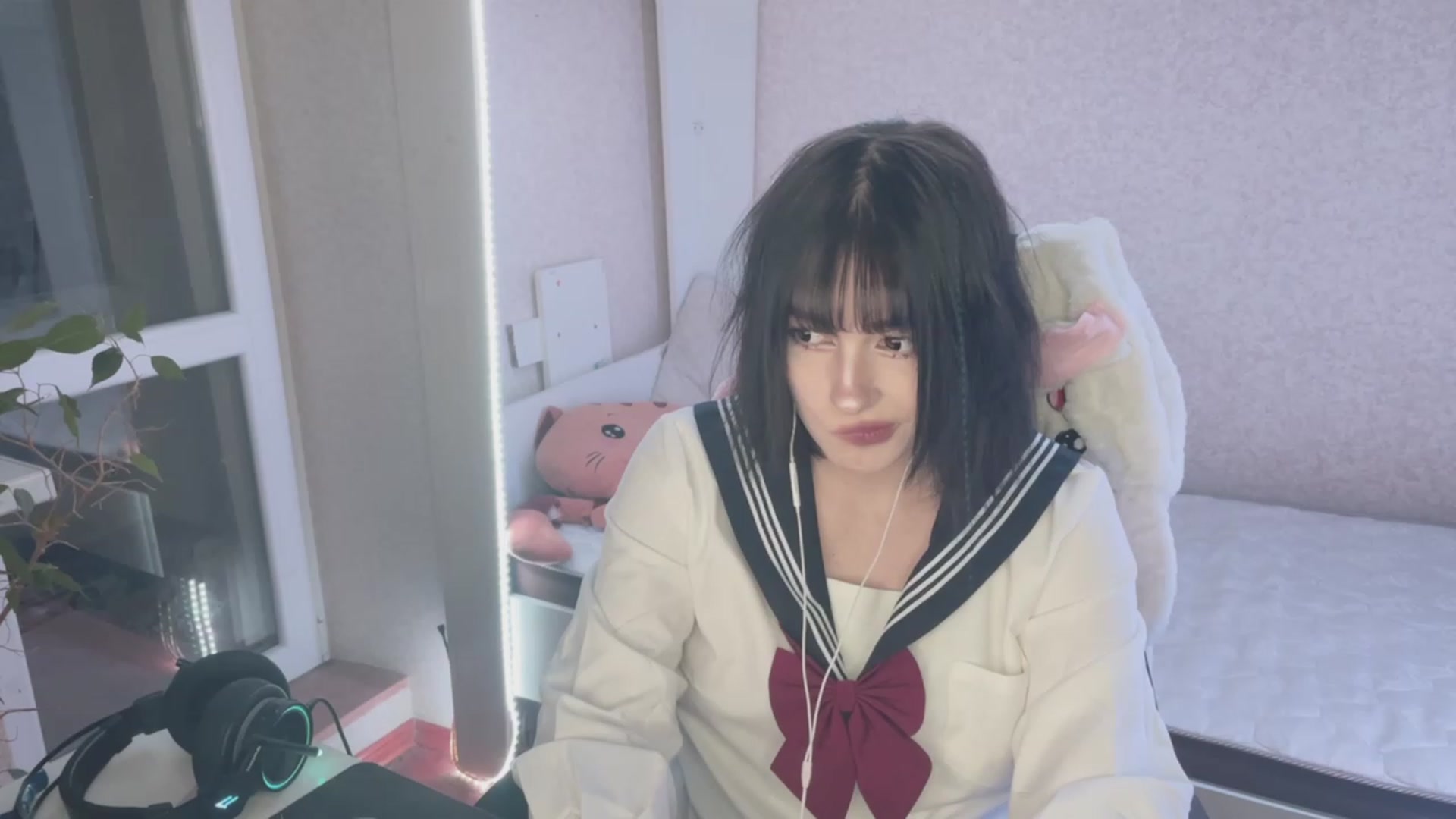 Gallery image thumbnail from Licorice_Alia's myfreecams stream on, 03/17/2023, 24:03 image 5 of 20