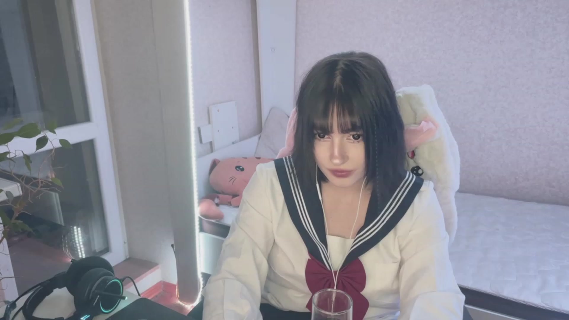 Gallery image thumbnail from Licorice_Alia's myfreecams stream on, 03/17/2023, 24:03 image 16 of 20