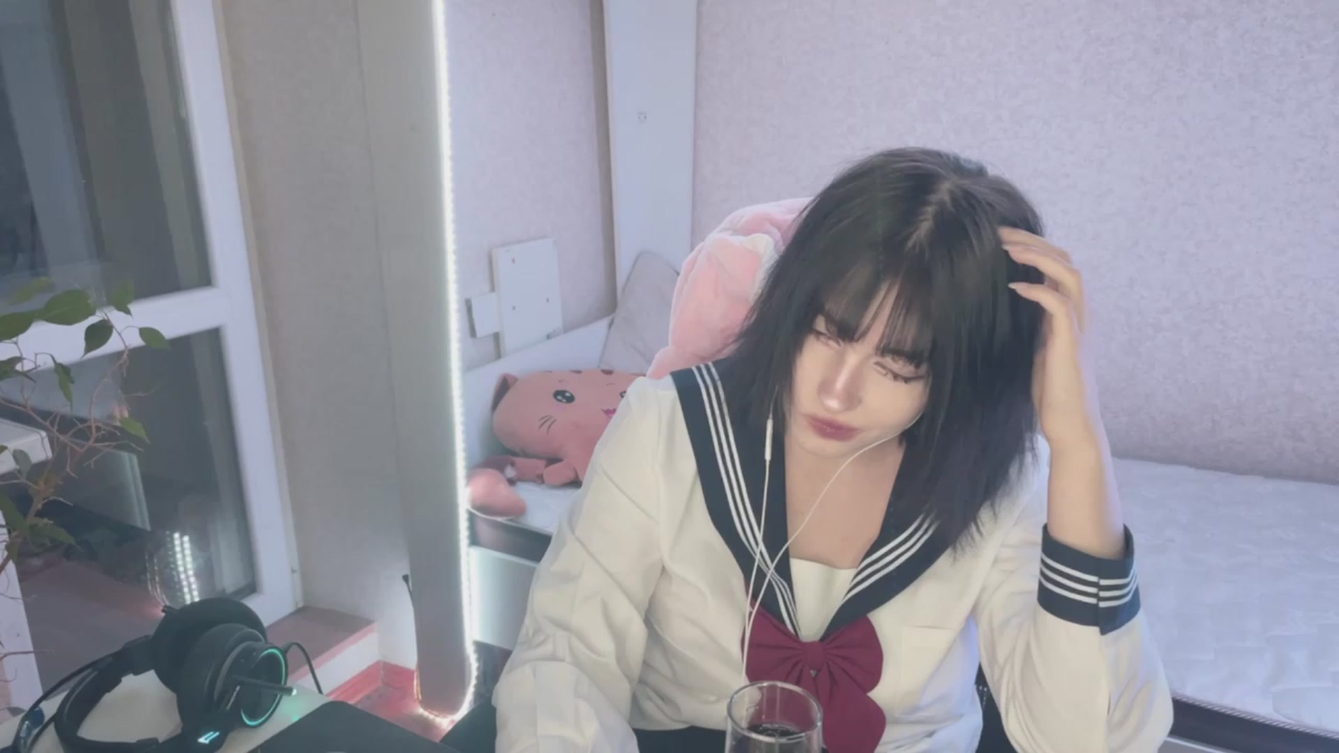 Gallery image thumbnail from Licorice_Alia's myfreecams stream on, 03/17/2023, 24:03 image 11 of 20