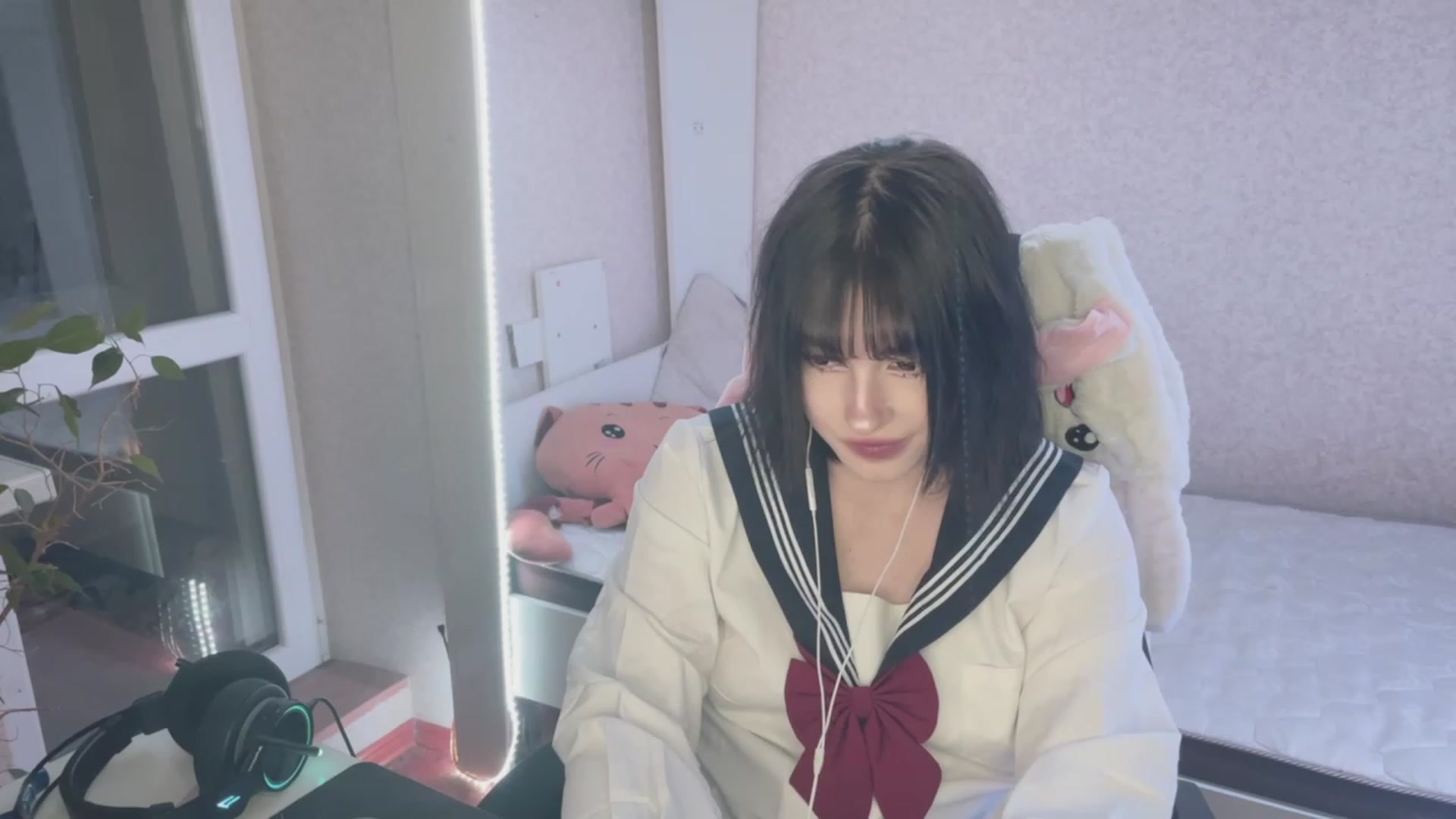 Gallery image thumbnail from Licorice_Alia's myfreecams stream on, 03/17/2023, 24:03 image 1 of 20