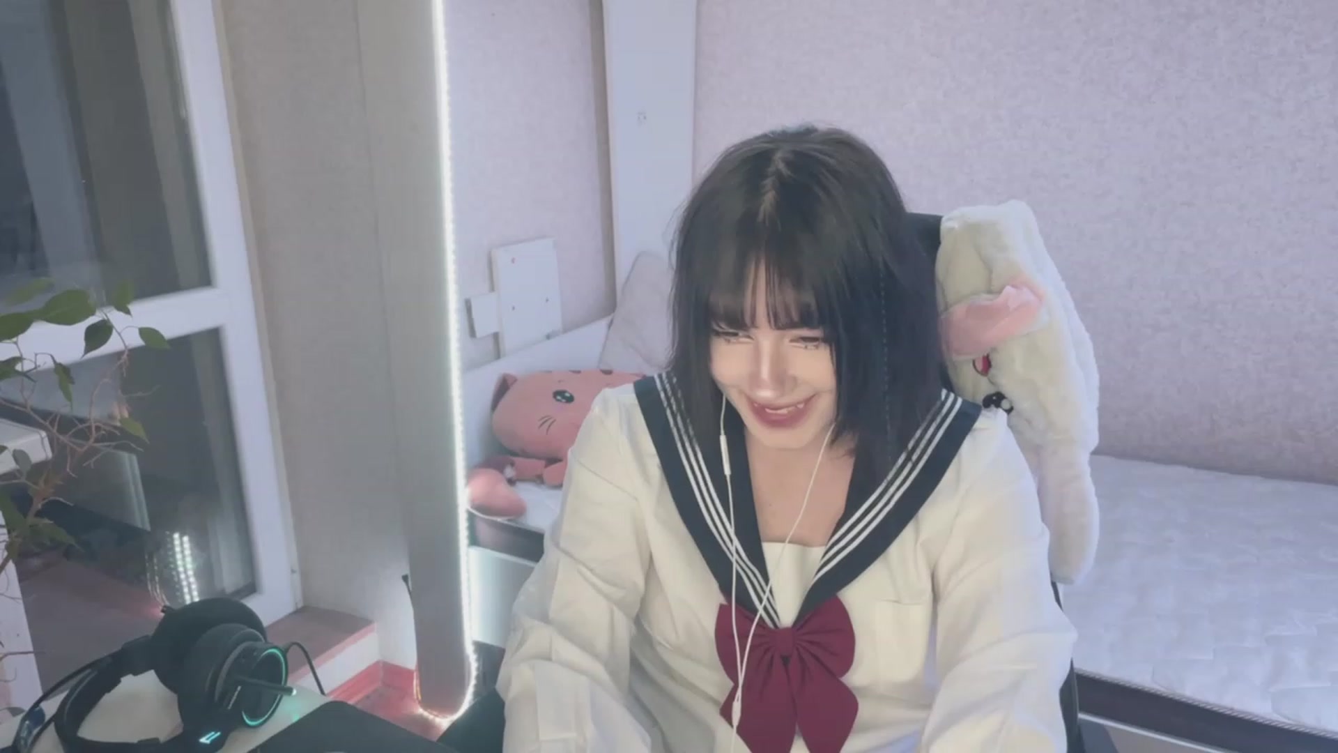 Gallery image thumbnail from Licorice_Alia's myfreecams stream on, 03/17/2023, 24:03 image 3 of 20