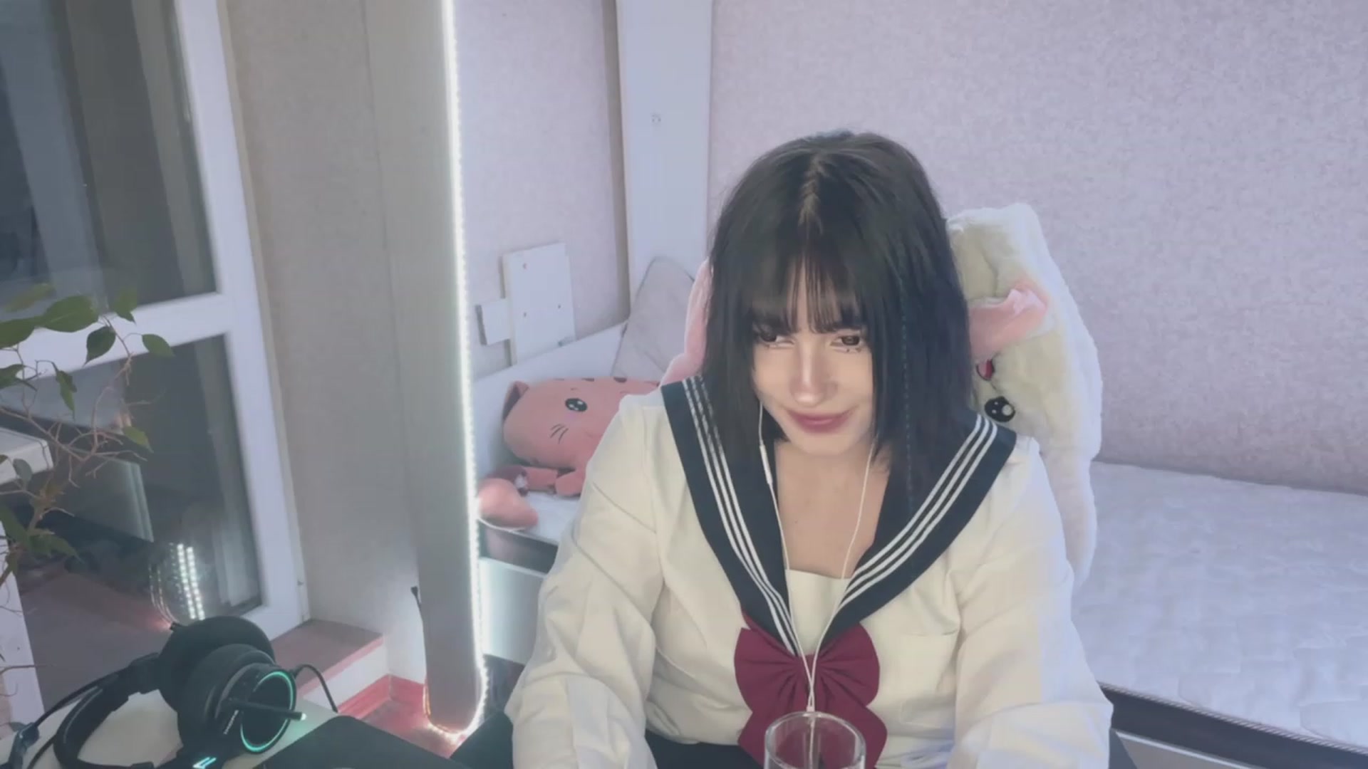 Gallery image thumbnail from Licorice_Alia's myfreecams stream on, 03/17/2023, 24:03 image 17 of 20