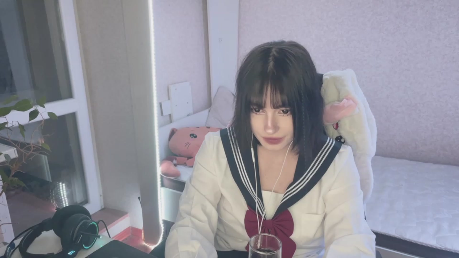 Gallery image thumbnail from Licorice_Alia's myfreecams stream on, 03/17/2023, 24:03 image 10 of 20