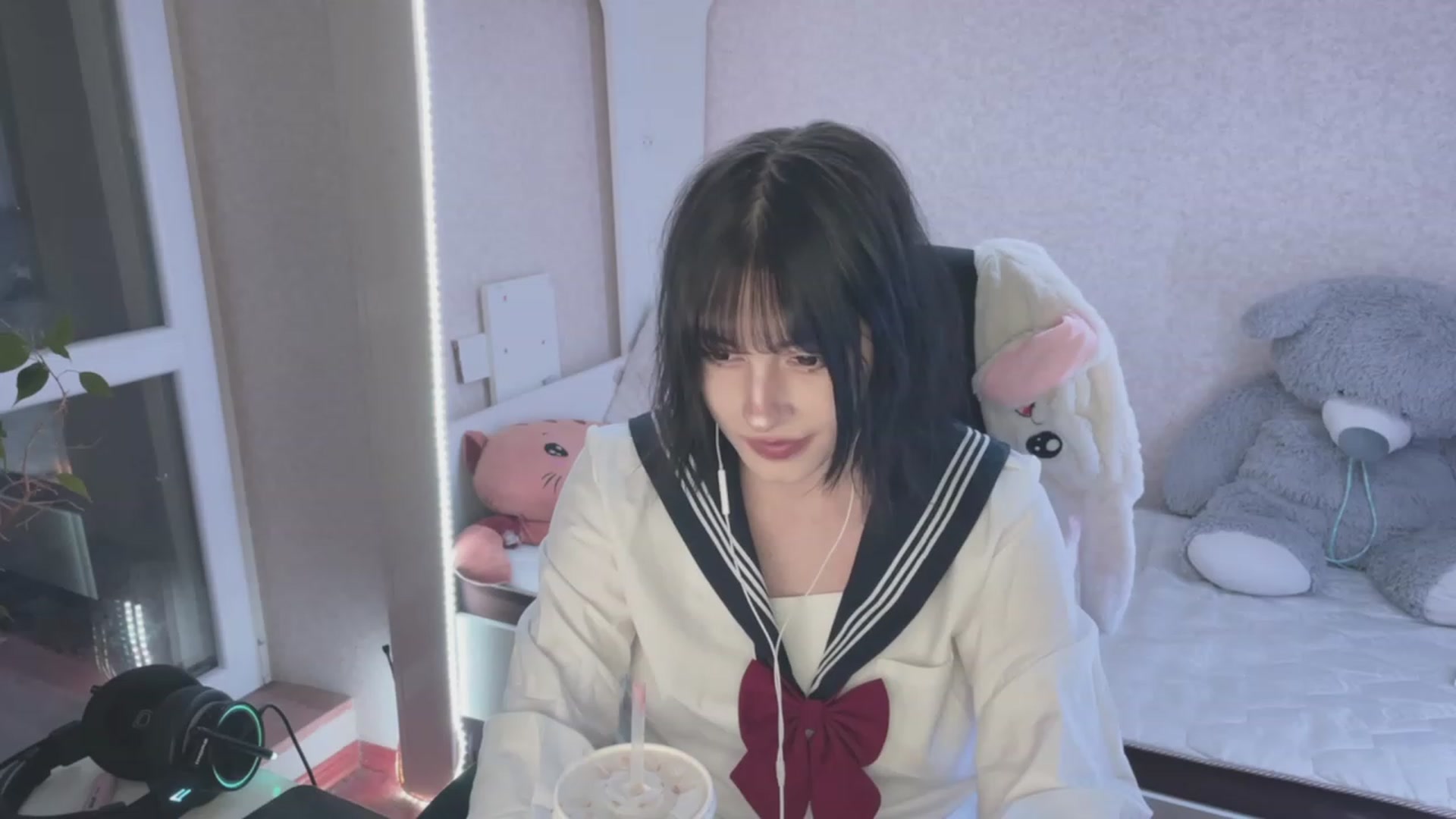 Gallery image thumbnail from Licorice_Alia's myfreecams stream on, 03/17/2023, 22:44 image 15 of 20