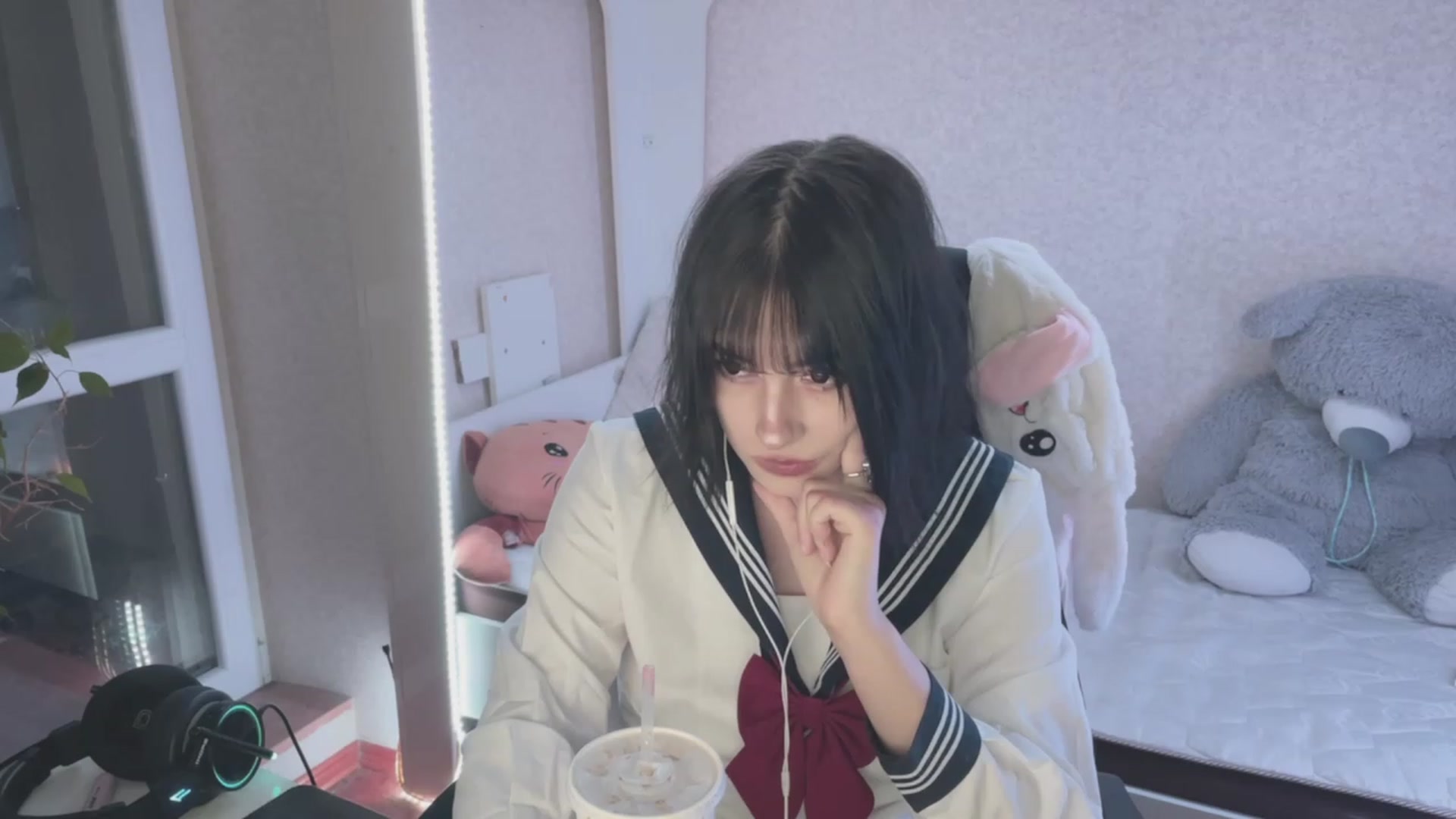 Gallery image thumbnail from Licorice_Alia's myfreecams stream on, 03/17/2023, 22:44 image 7 of 20