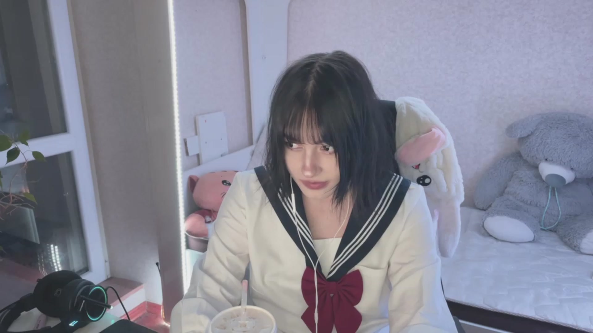 Gallery image thumbnail from Licorice_Alia's myfreecams stream on, 03/17/2023, 22:44 image 2 of 20