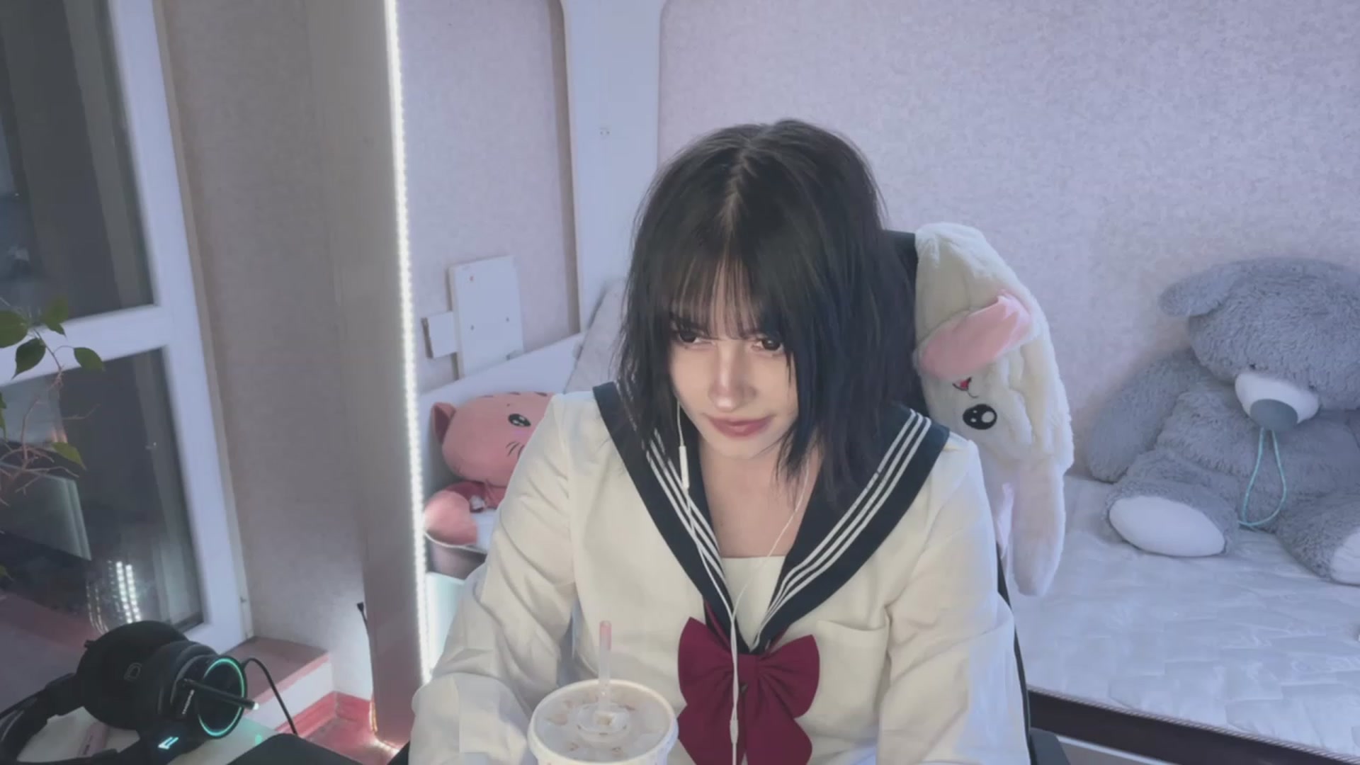 Gallery image thumbnail from Licorice_Alia's myfreecams stream on, 03/17/2023, 22:44 image 4 of 20
