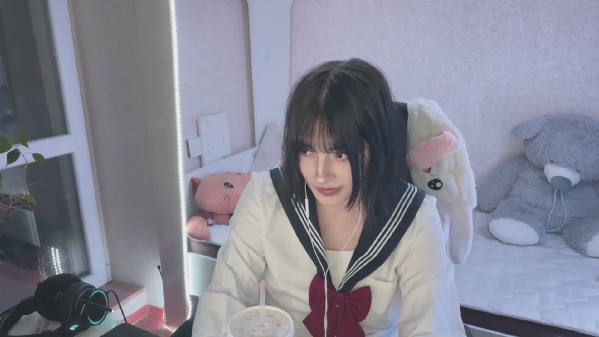 Gallery image thumbnail from Licorice_Alia's myfreecams stream on, 03/17/2023, 22:44 image 16 of 20