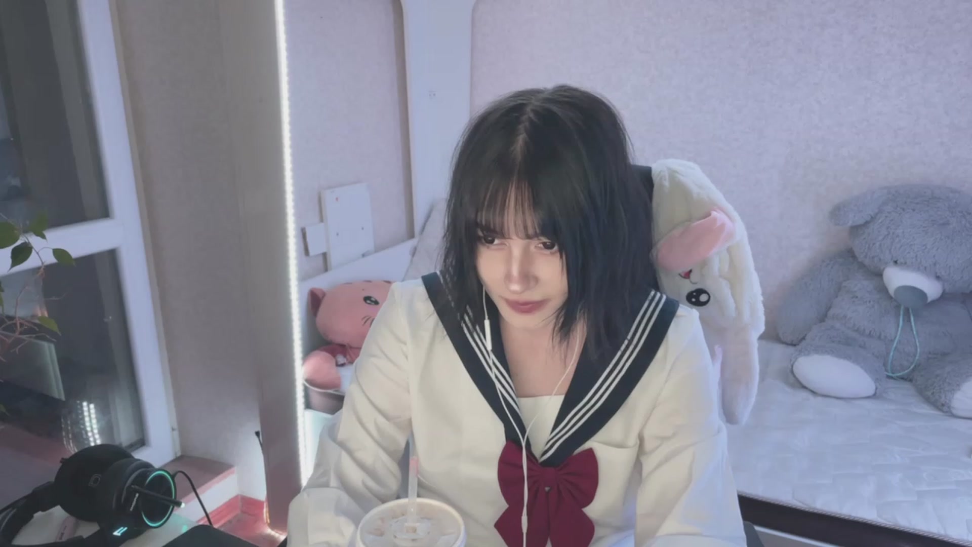 Gallery image thumbnail from Licorice_Alia's myfreecams stream on, 03/17/2023, 22:44 image 3 of 20