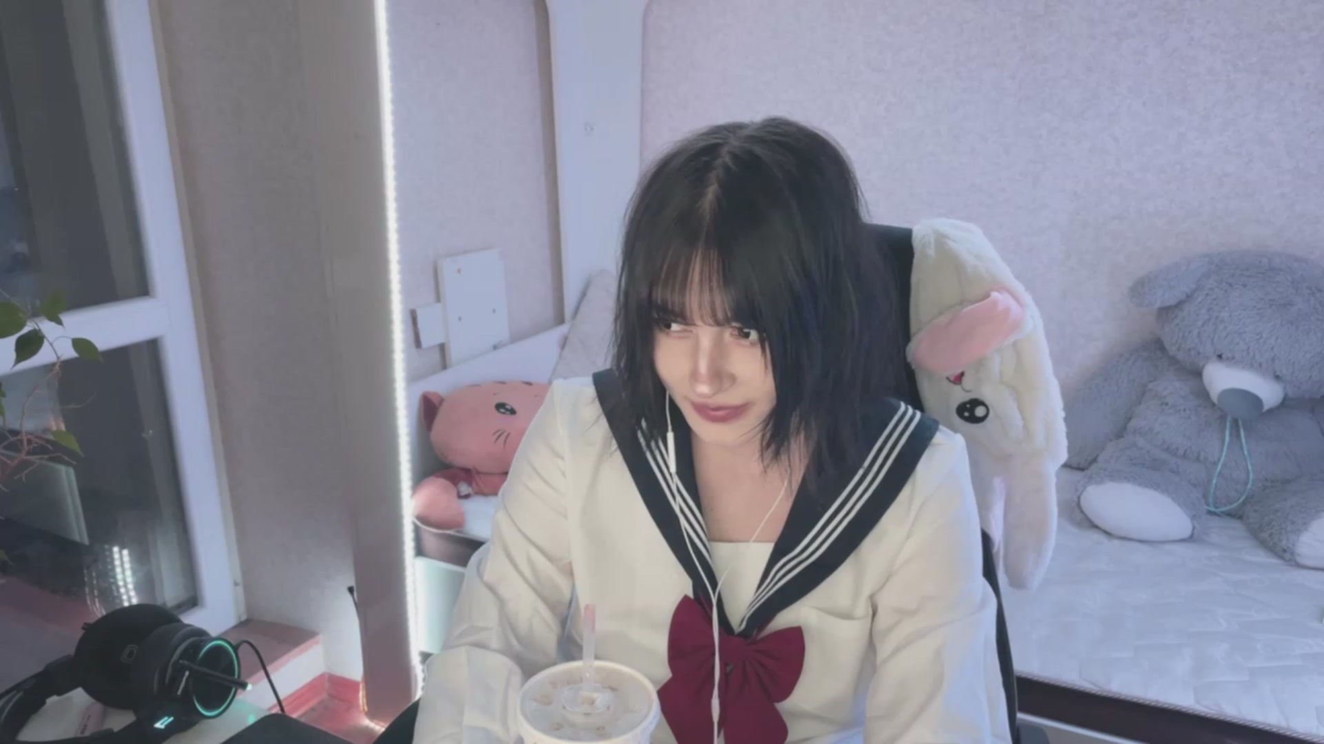 Gallery image thumbnail from Licorice_Alia's myfreecams stream on, 03/17/2023, 22:44 image 6 of 20