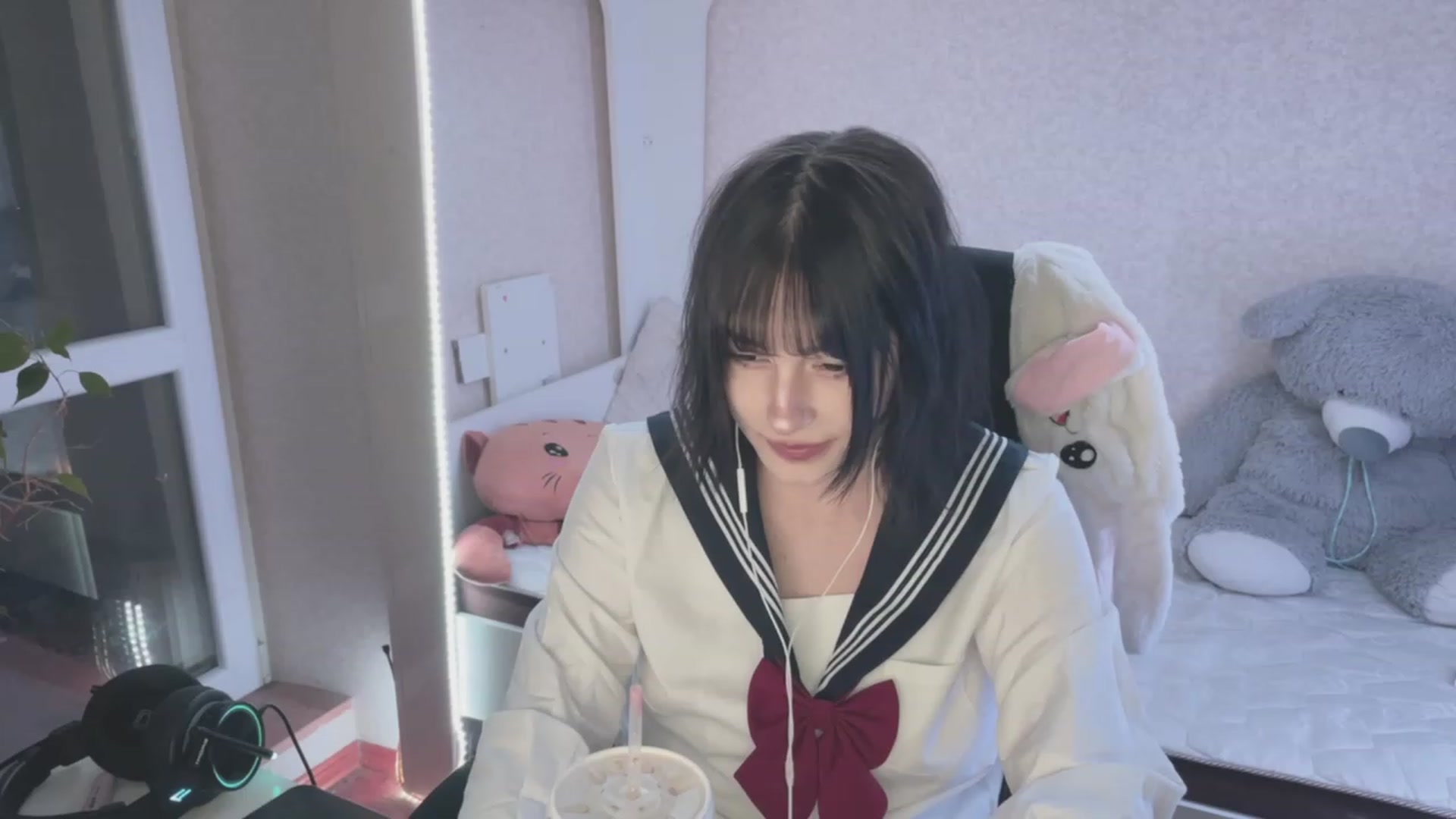 Gallery image thumbnail from Licorice_Alia's myfreecams stream on, 03/17/2023, 22:44 image 12 of 20
