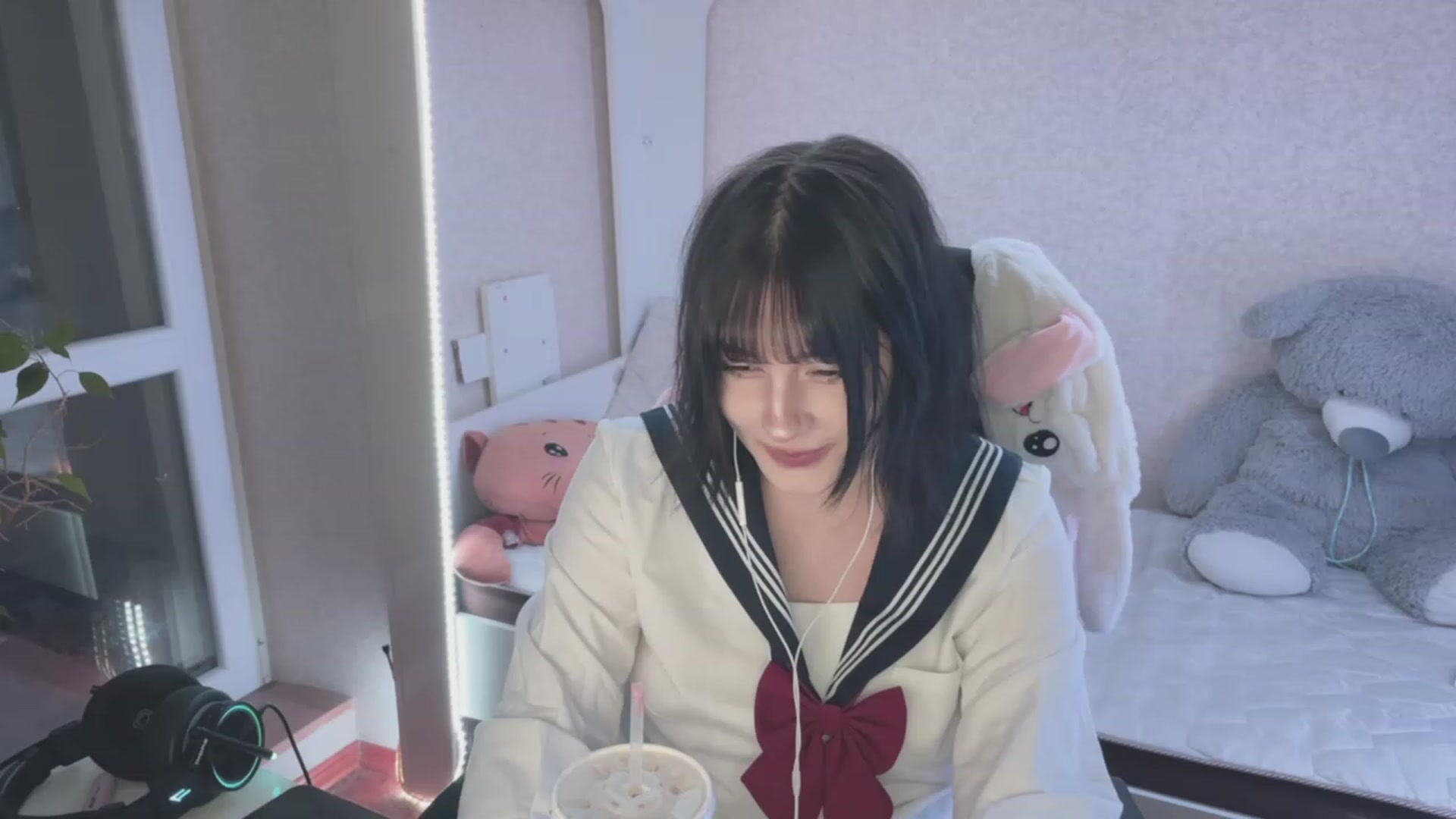 Gallery image thumbnail from Licorice_Alia's myfreecams stream on, 03/17/2023, 22:44 image 14 of 20