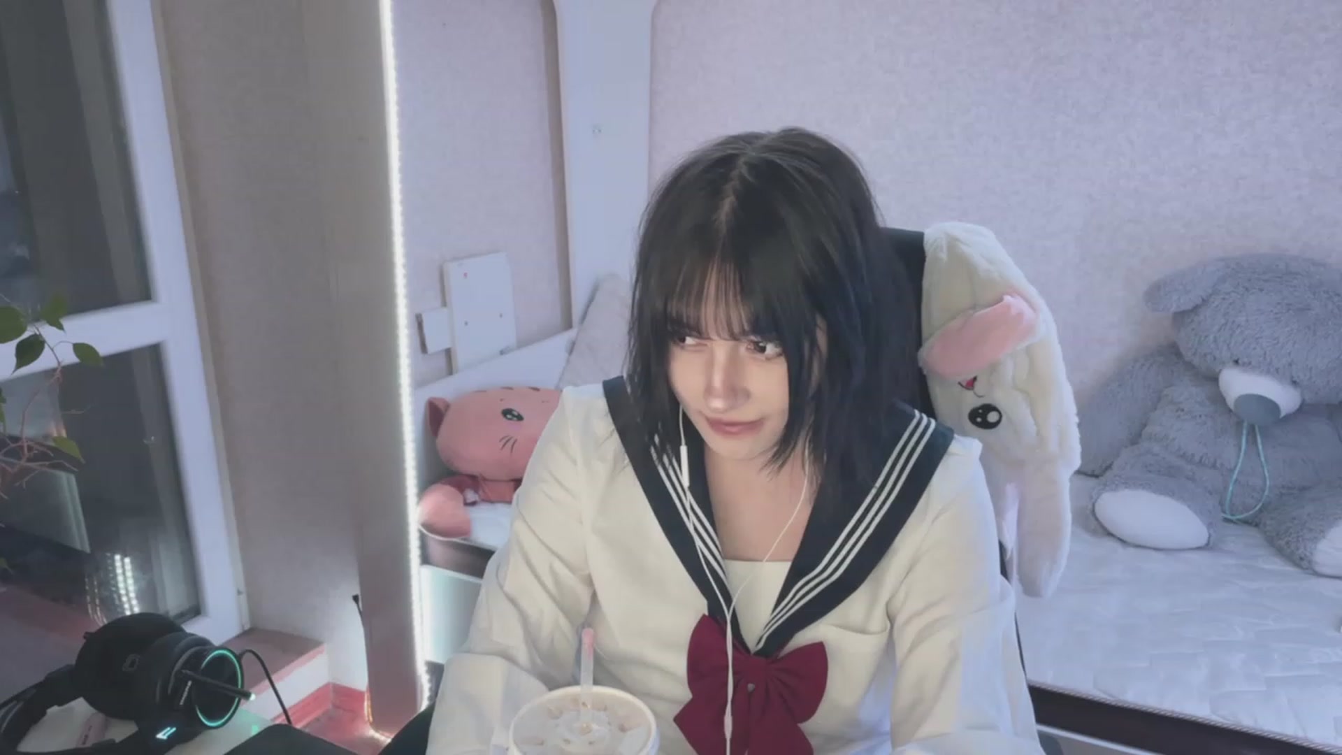 Gallery image thumbnail from Licorice_Alia's myfreecams stream on, 03/17/2023, 22:44 image 13 of 20