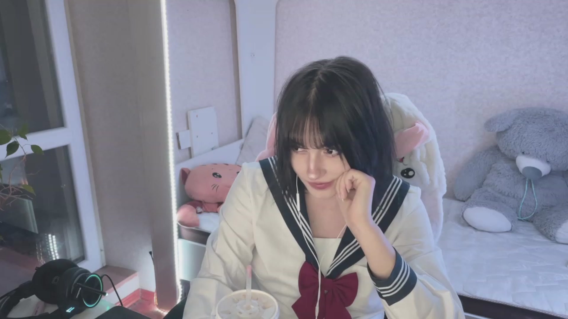 Gallery image thumbnail from Licorice_Alia's myfreecams stream on, 03/17/2023, 22:44 image 18 of 20